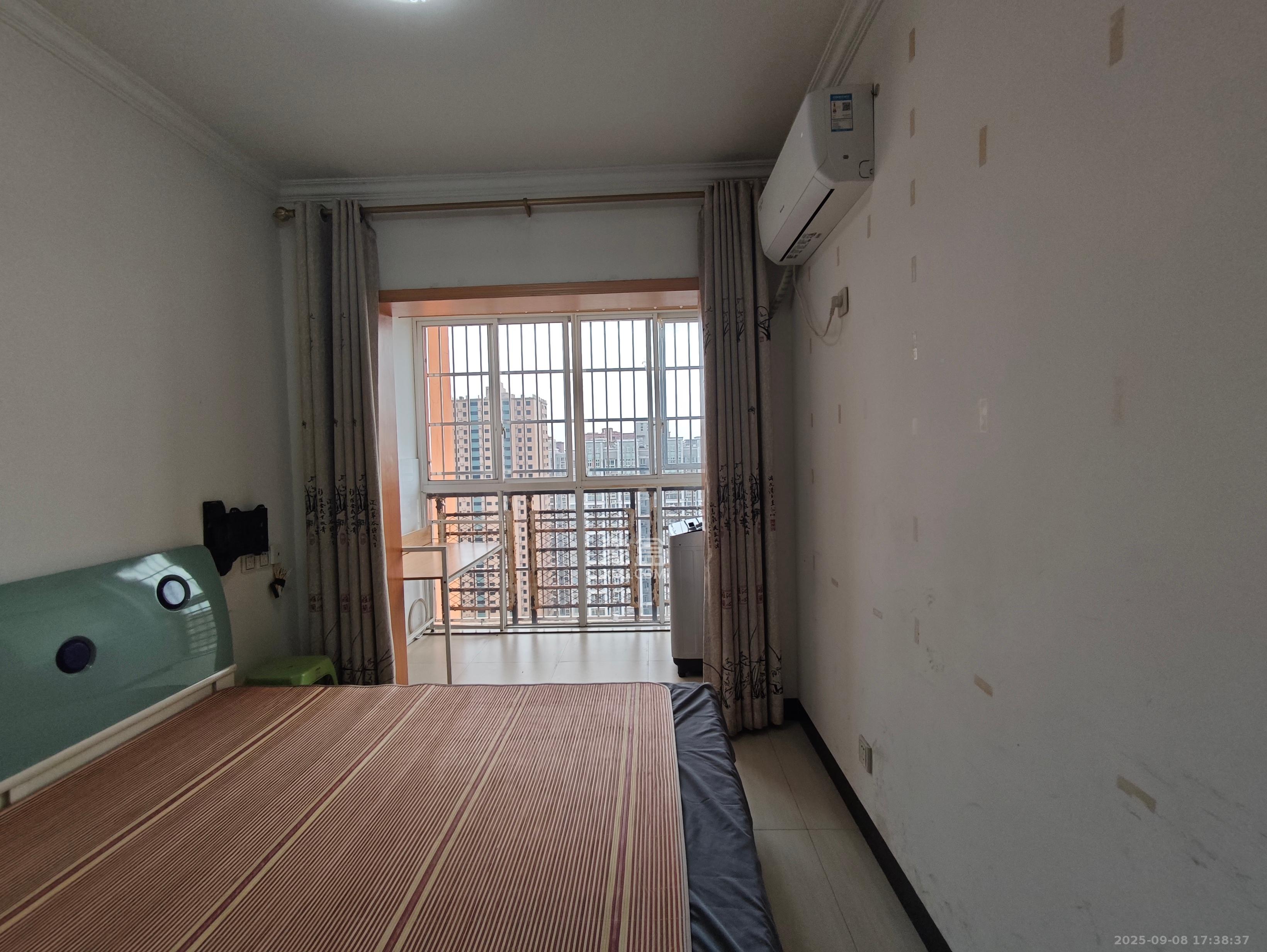 圣力华苑 3室2厅1卫 1600.00元/月 圣力华苑 3室2厅1卫 1600.00元/月室内图