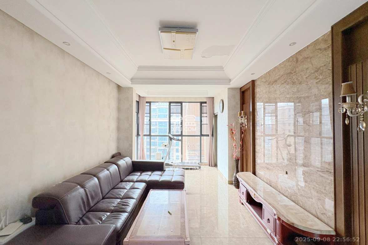 融圣国际  4室2厅2卫    144.8万 融圣国际  4室2厅2卫    144.8万客厅