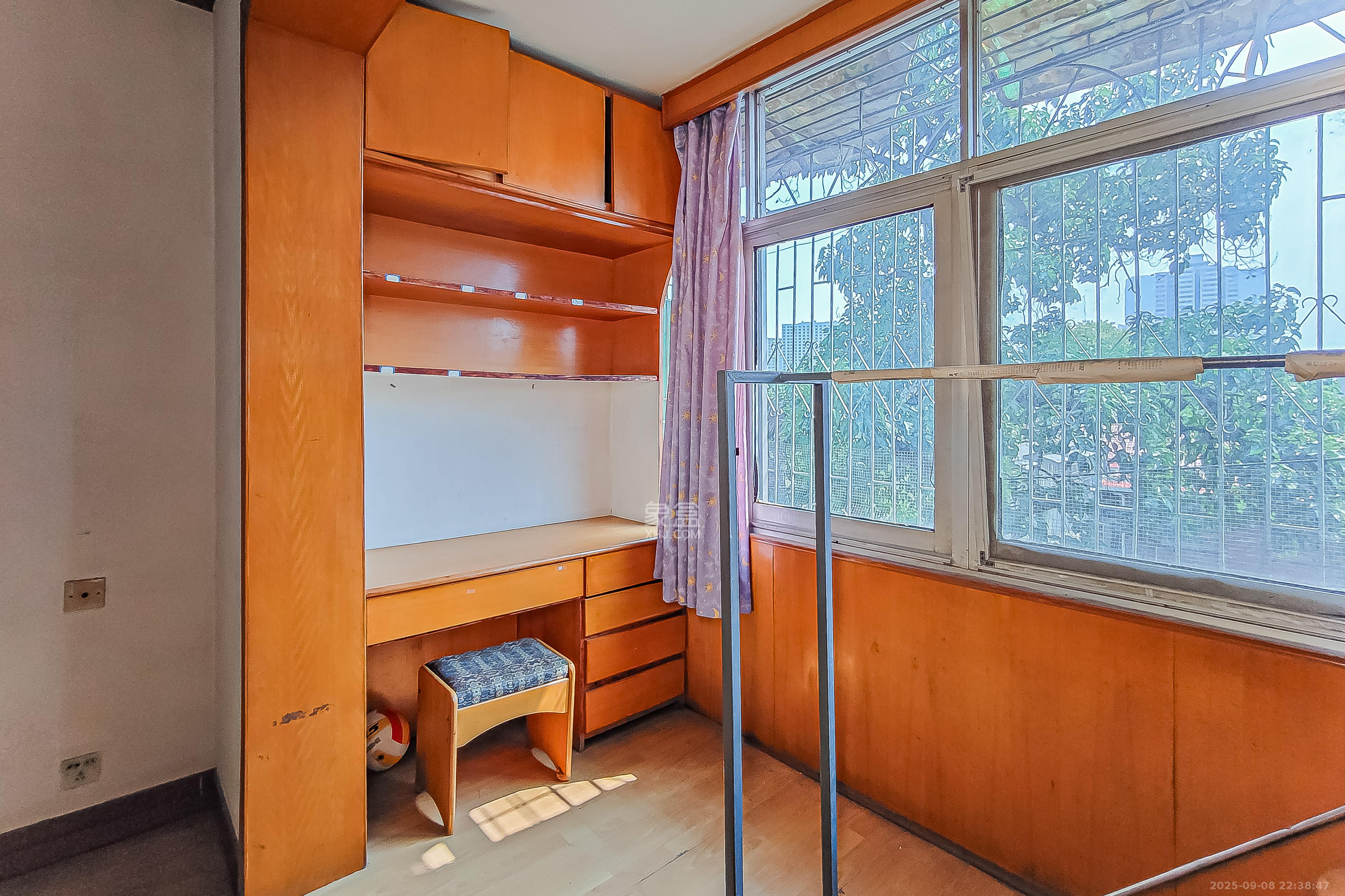 长郡花园  2室1厅1卫    73.0万 长郡花园  2室1厅1卫    73.0万阳台