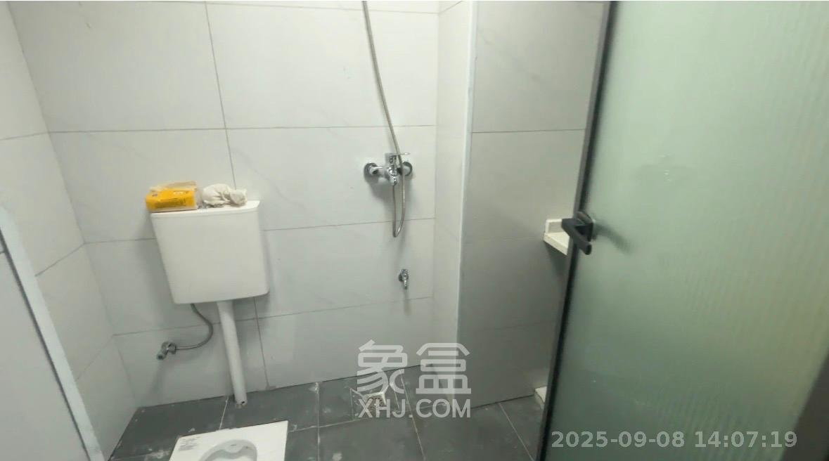 中海珑悦府  1室1厅1卫   1500.00元/月