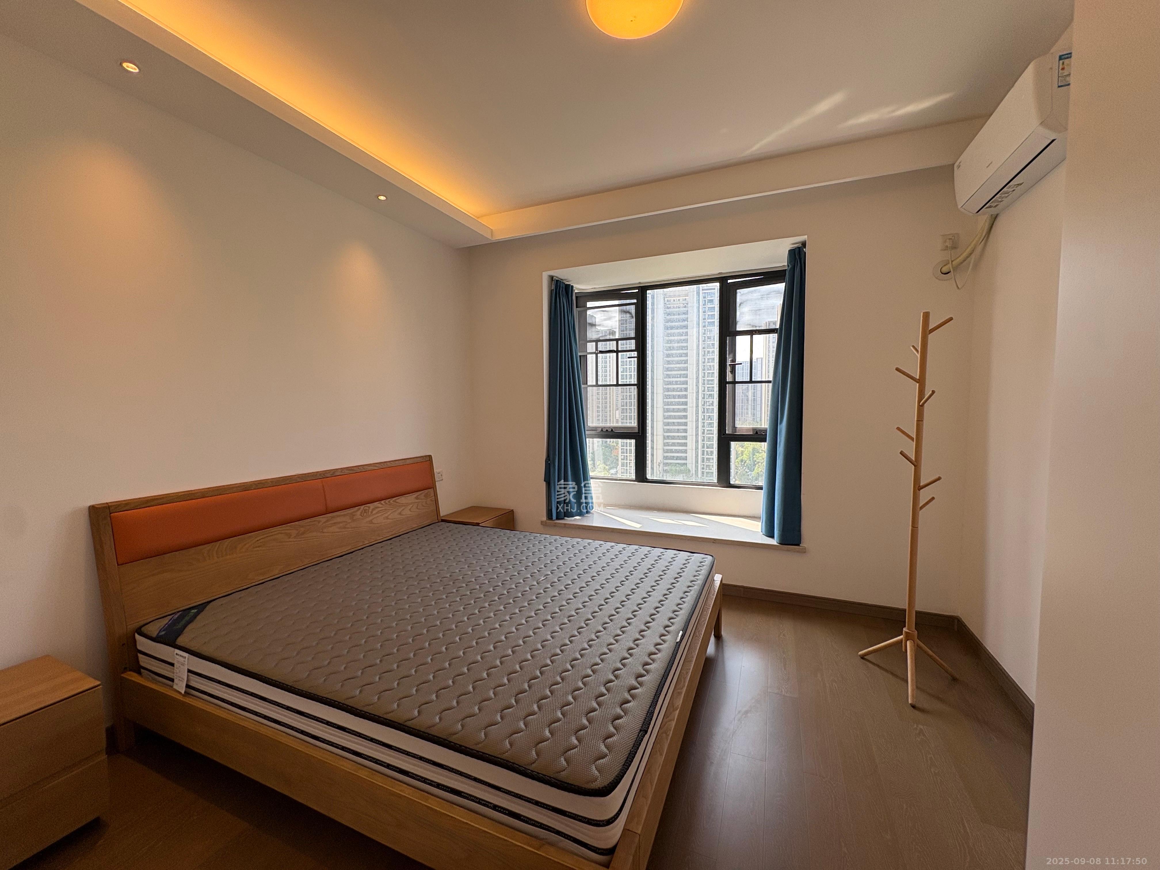 映客龙湖璟翠公馆（映客龙湖璟翠中心）  4室2厅2卫    3600.0元/月室内图