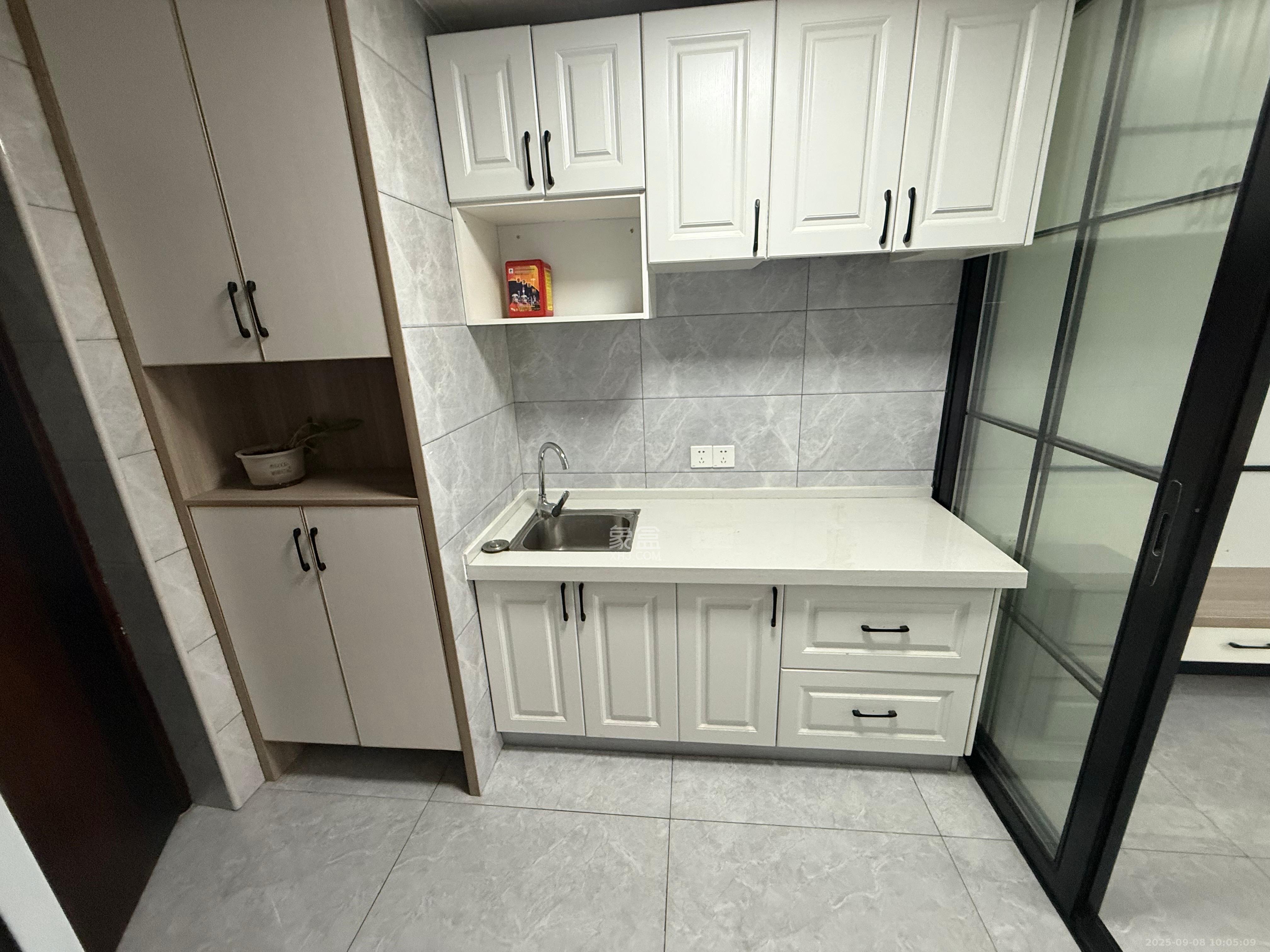 世景国际广场  1室0厅0卫    1400.0元/月 世景国际广场  1室0厅0卫    1400.0元/月室内图