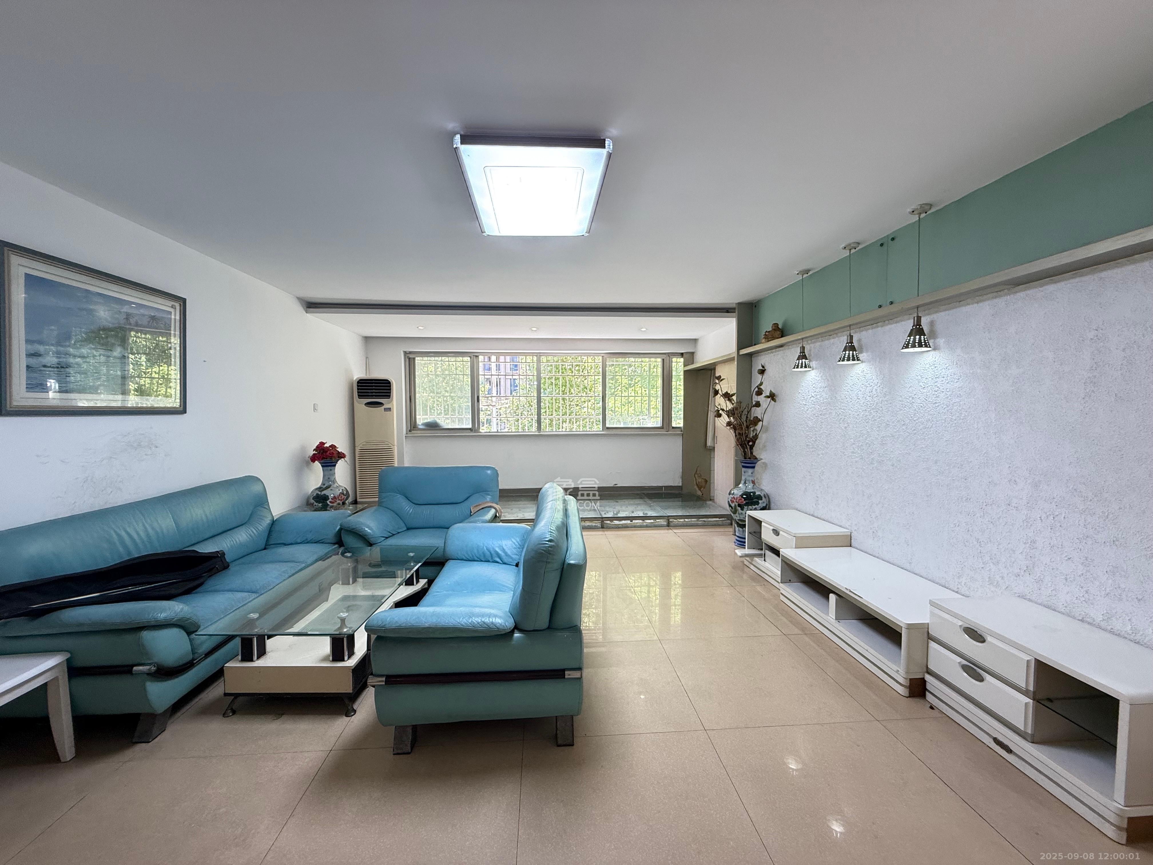 湘卫花苑  3室2厅2卫    3000.0元/月 湘卫花苑  3室2厅2卫    3000.0元/月