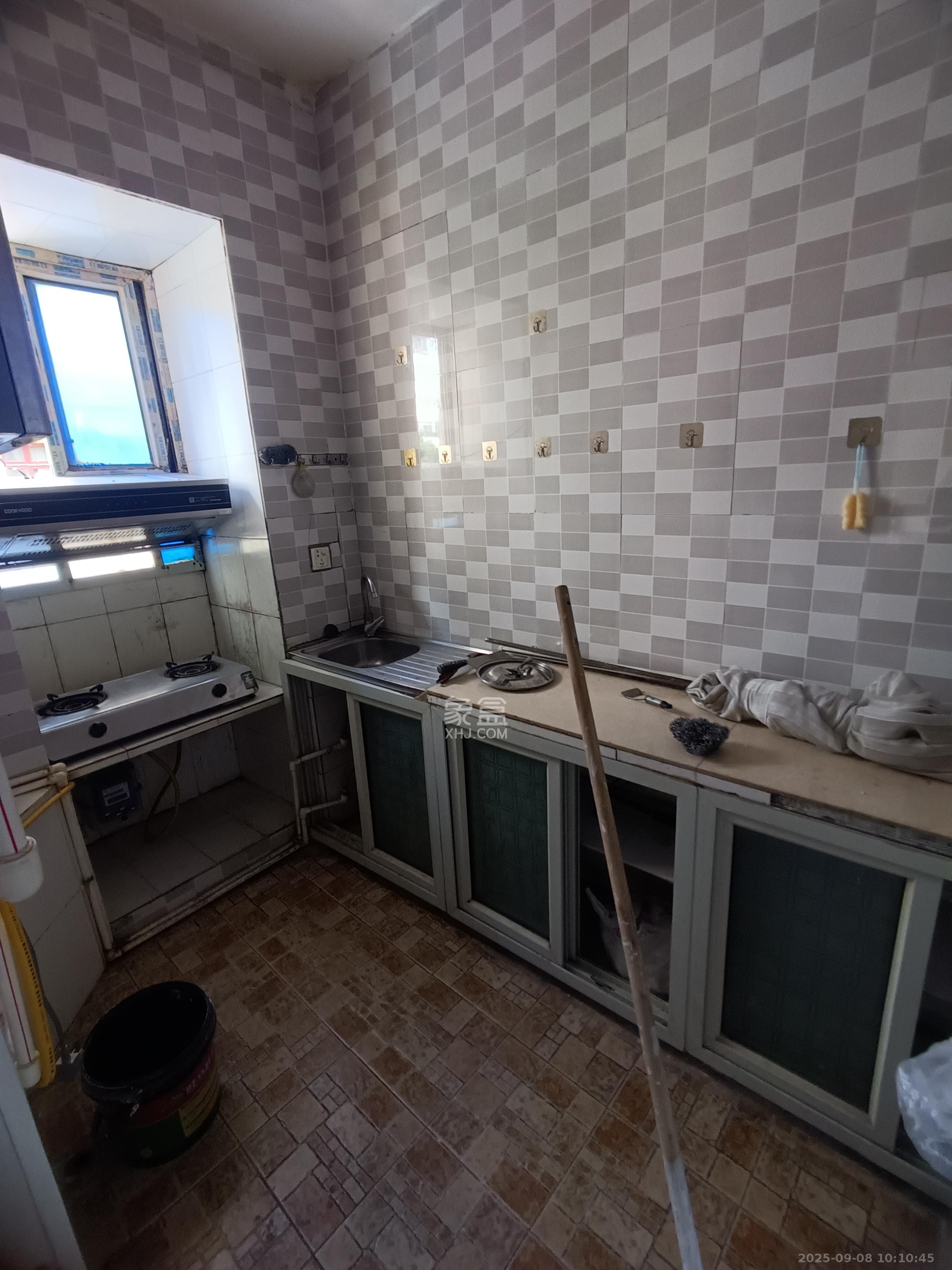 桐荫里社区  2室1厅1卫    1400.0元/月 桐荫里社区  2室1厅1卫    1400.0元/月室内图