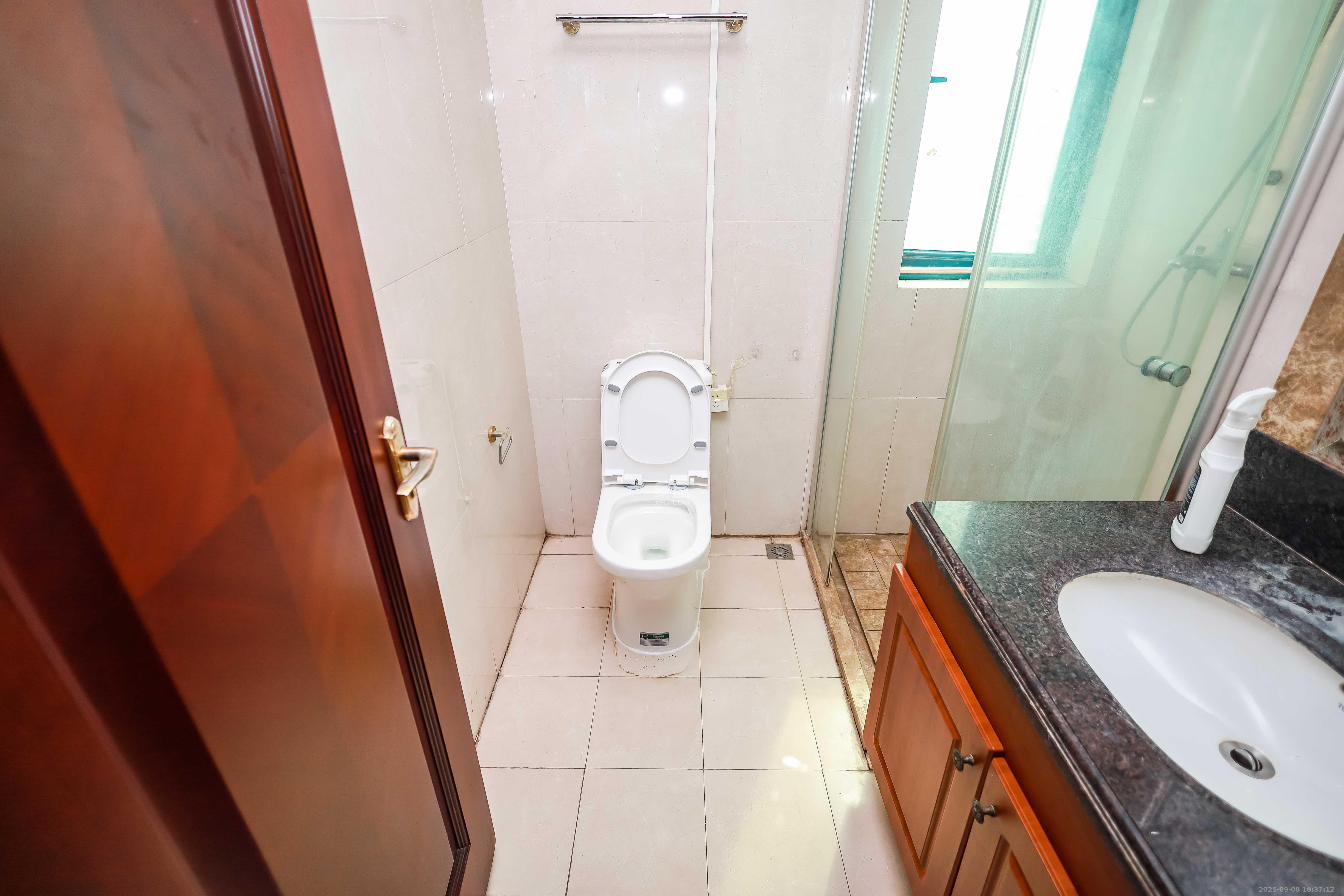 恒大华府 2室2厅1卫 120.0万 恒大华府 2室2厅1卫 120.0万卫生间