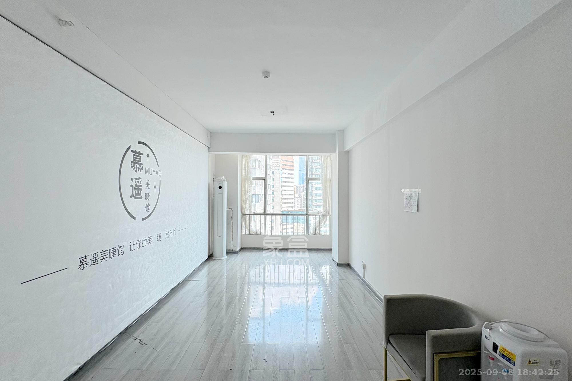 五一新干线 1室1厅1卫 2100.0元/月 五一新干线 1室1厅1卫 2100.0元/月室内图