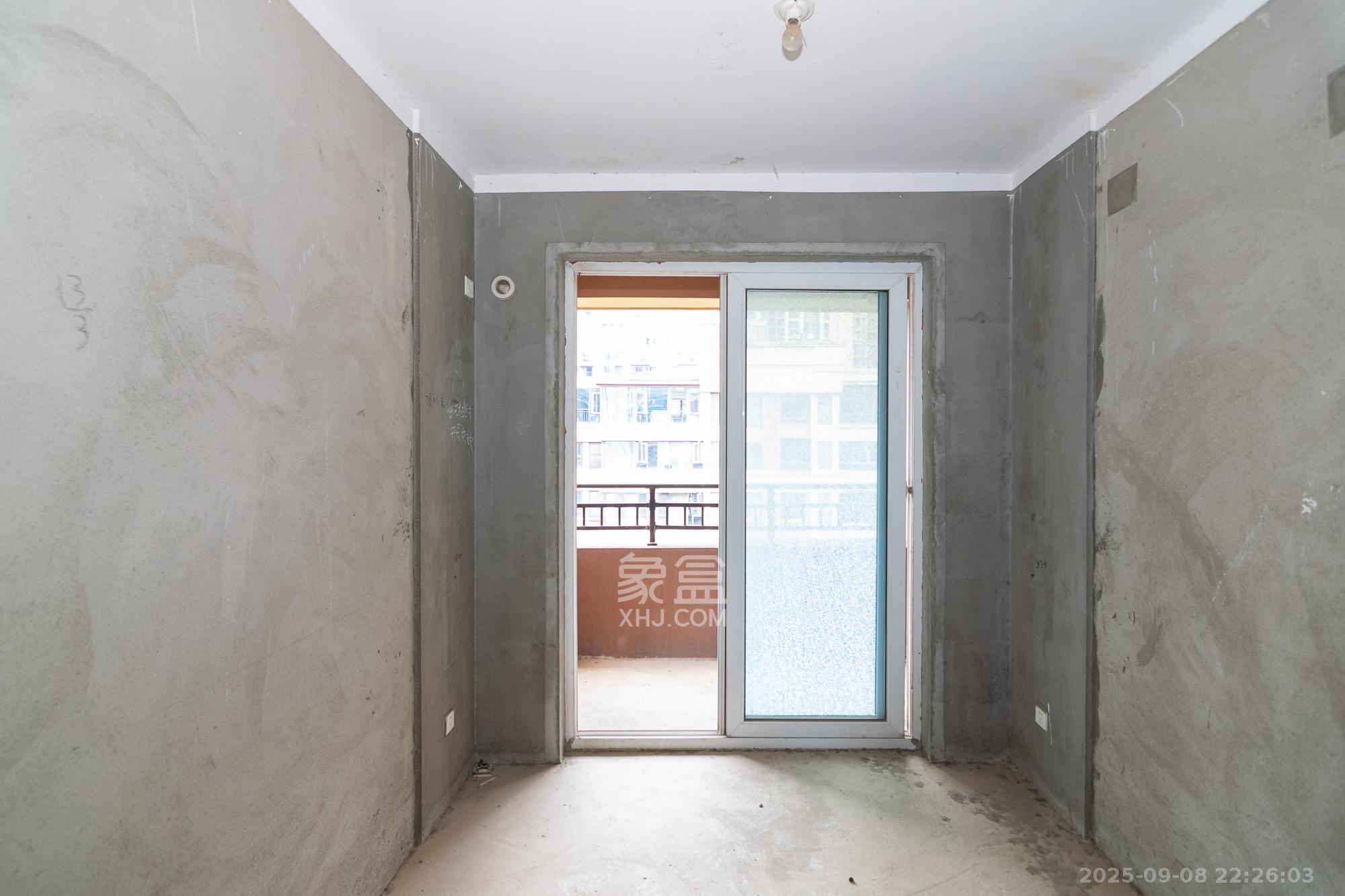 新城国际花都  4室2厅2卫    120.0万卧室