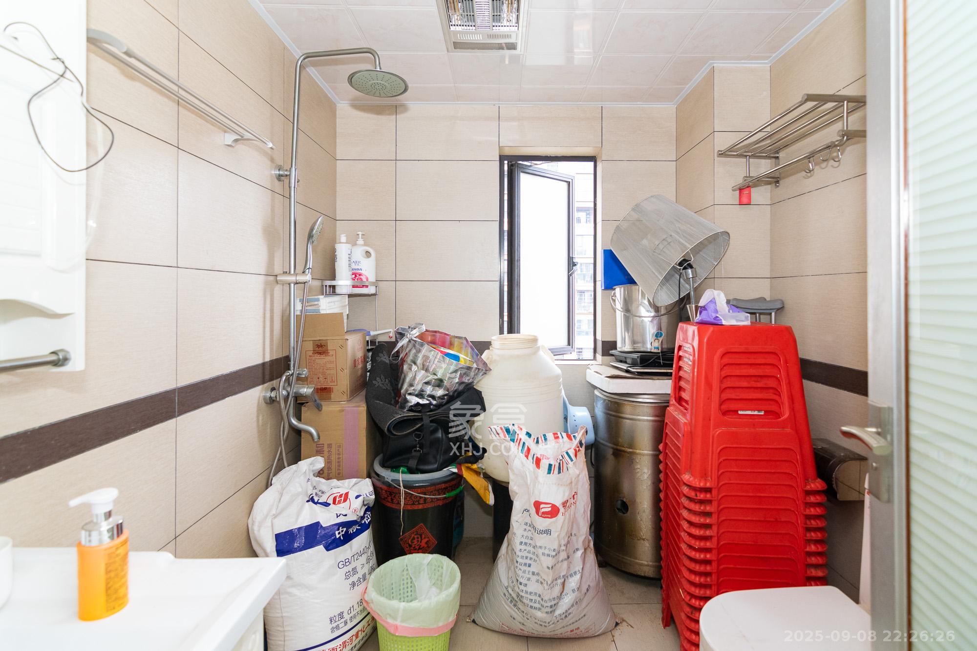 新城国际花都 3室2厅2卫 65.0万 新城国际花都 3室2厅2卫 65.0万卫生间