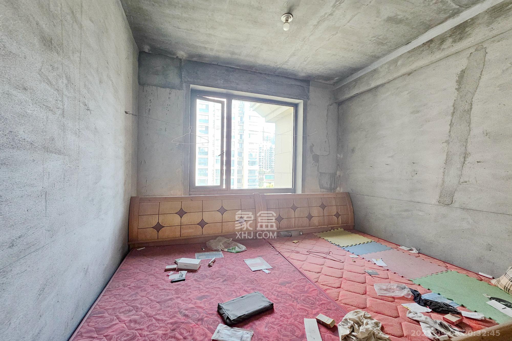 明昇壹城(明昇时代广场)一期 6室2厅4卫 408.00万 明昇壹城(明昇时代广场)一期 6室2厅4卫 408.00万卧室