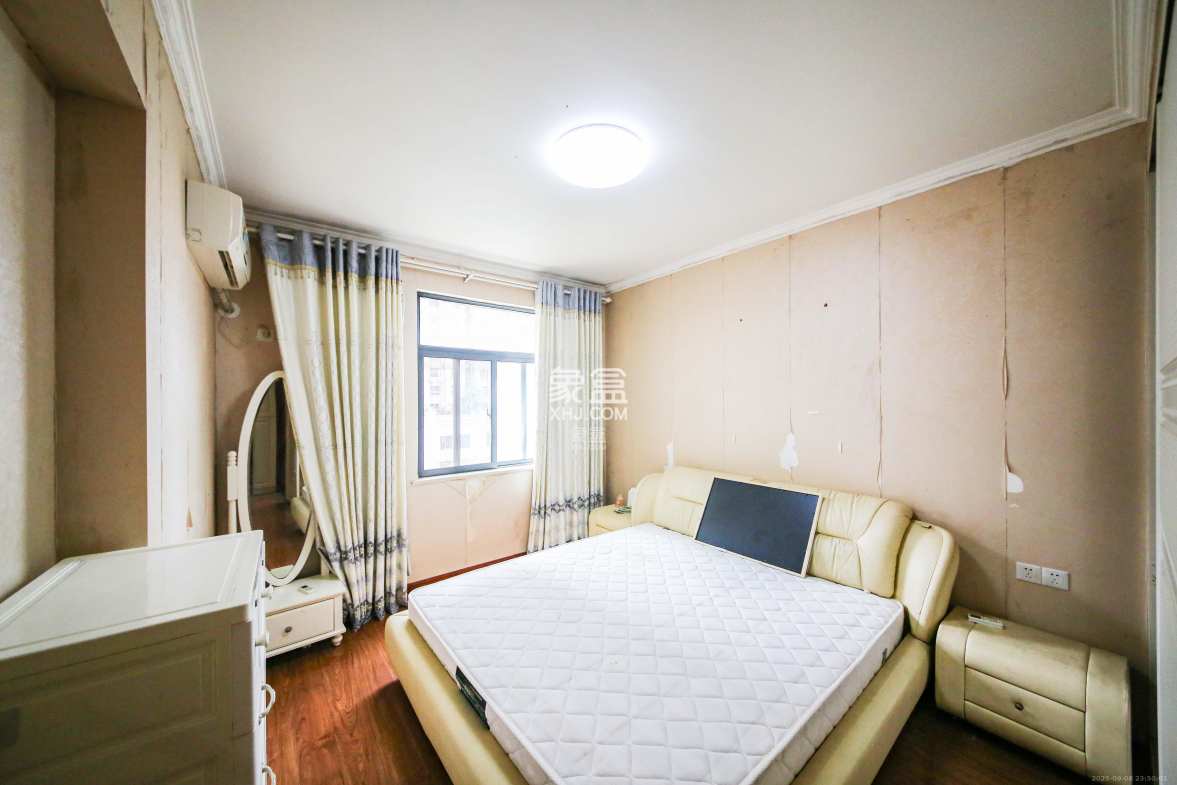 青园  3室2厅2卫    143.8万 青园  3室2厅2卫    143.8万卧室