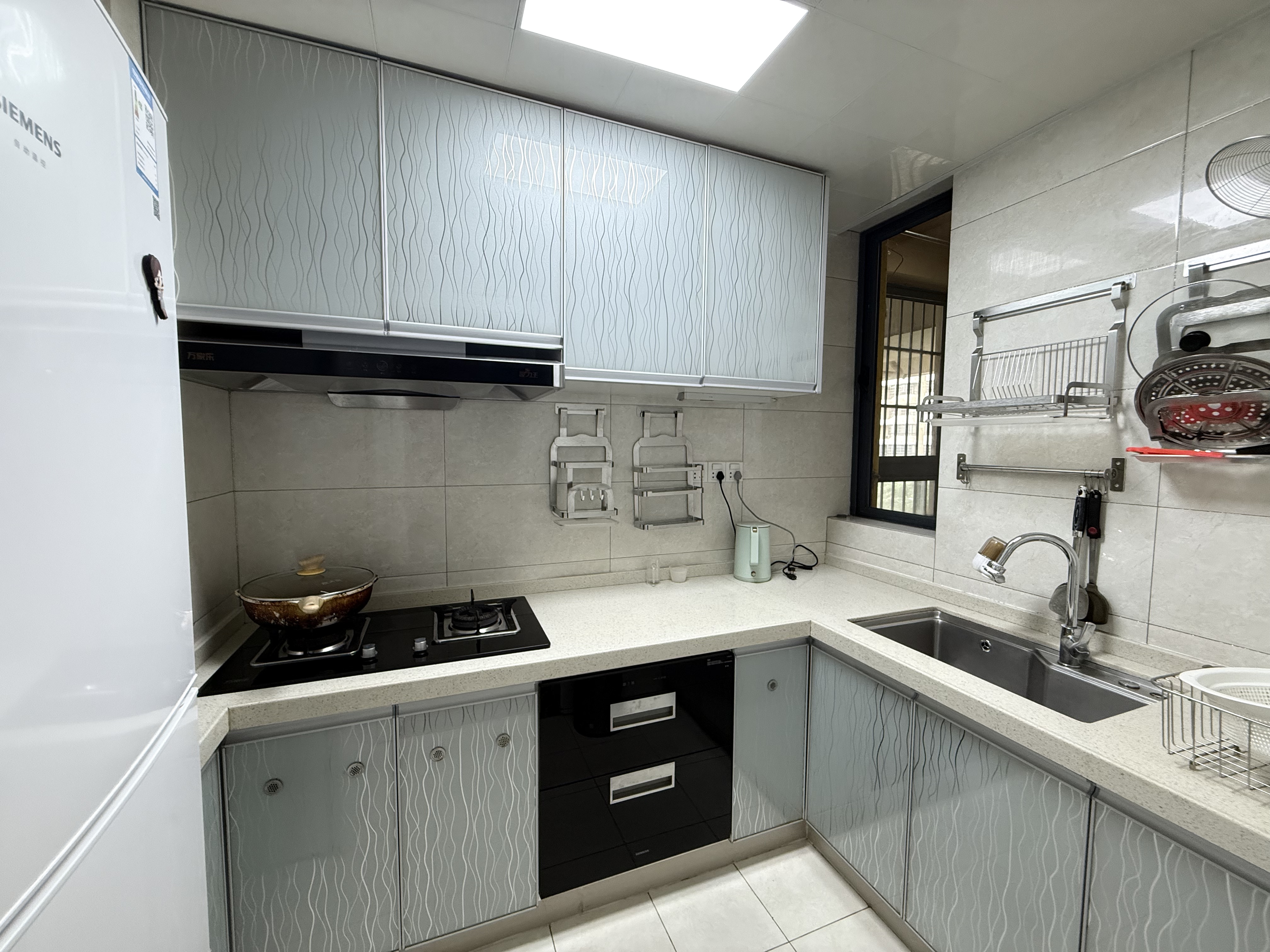 新城吾悦广场 3室2厅1卫 3100.0元/月 新城吾悦广场 3室2厅1卫 3100.0元/月室内图