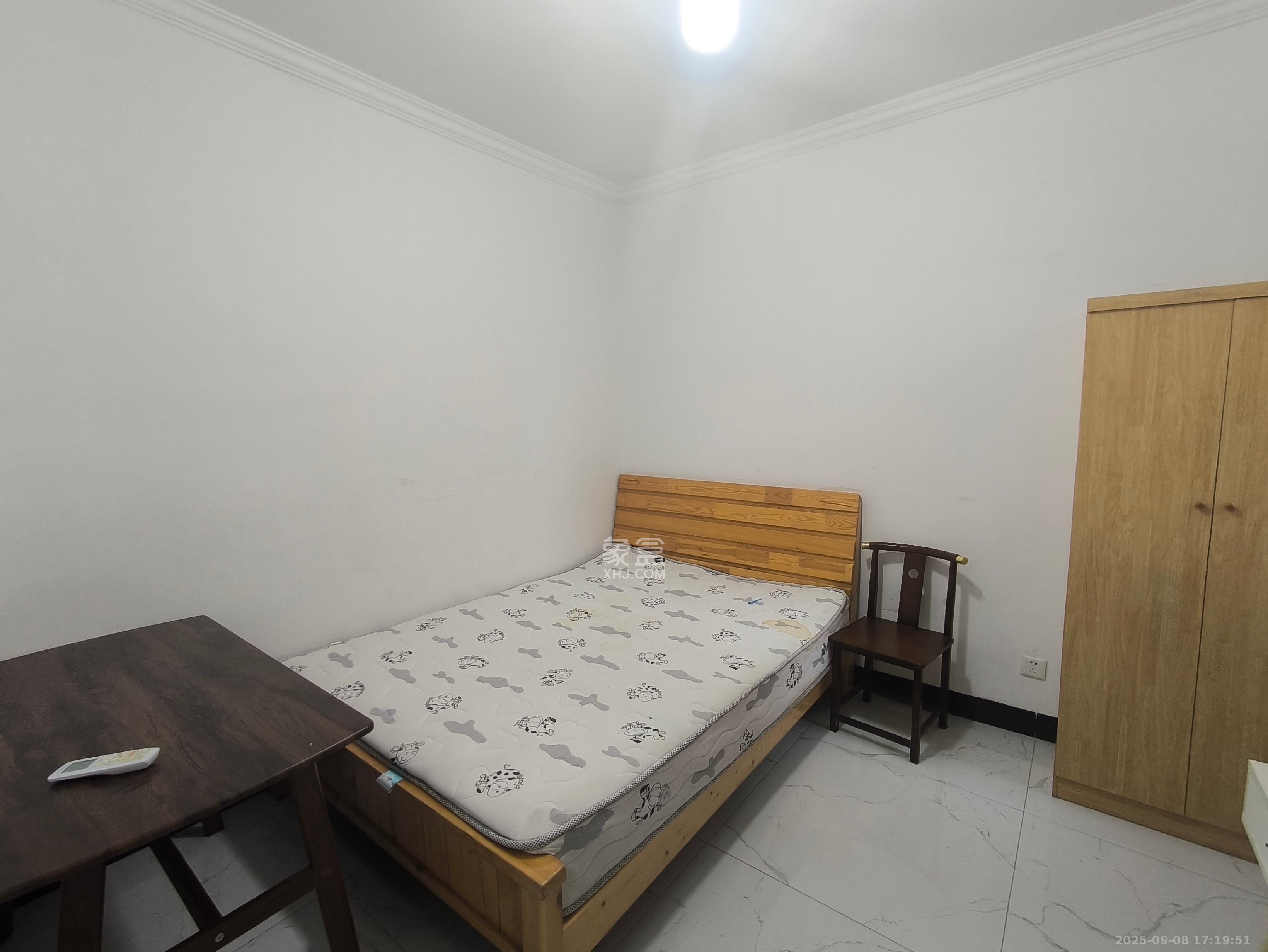 钱隆世家  3室2厅1卫    2000.0元/月室内图