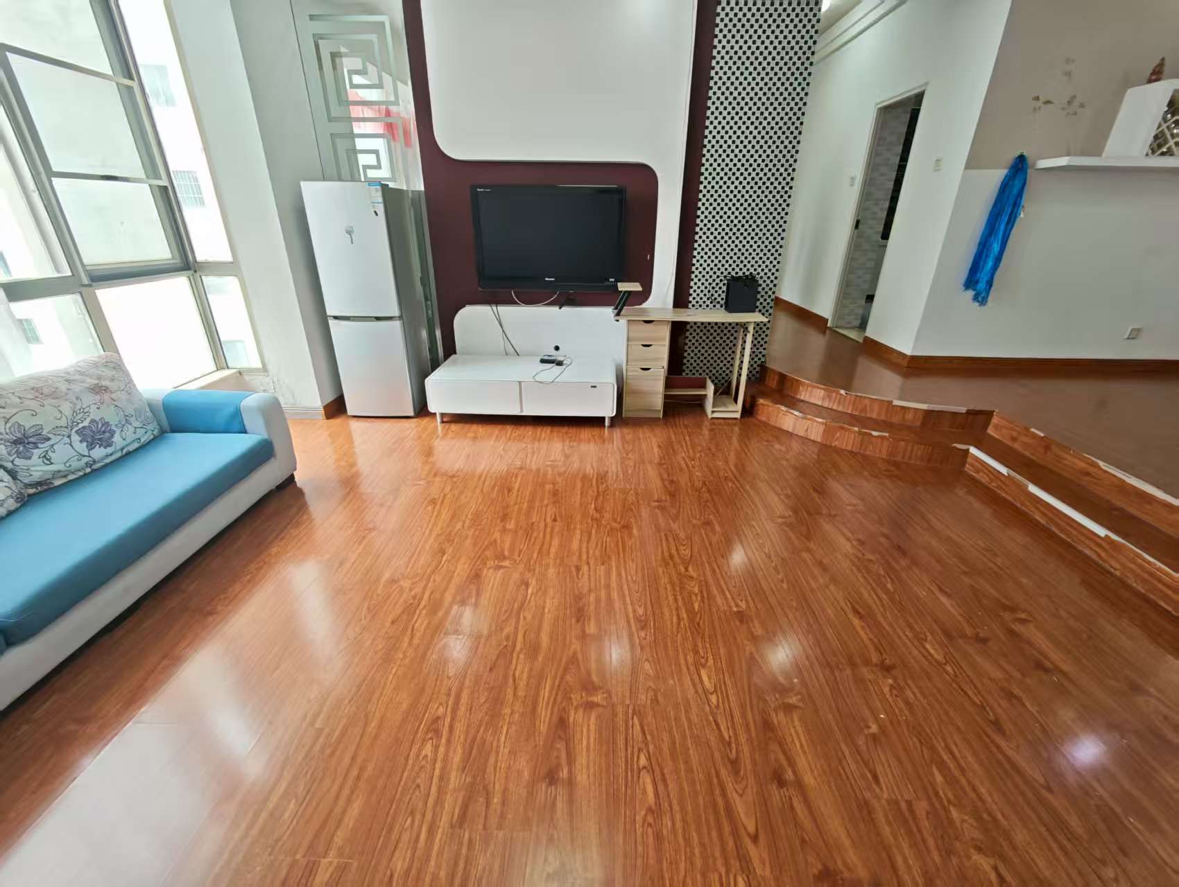 泉海好家园 2室2厅1卫 2500.0元/月 泉海好家园 2室2厅1卫 2500.0元/月室内图