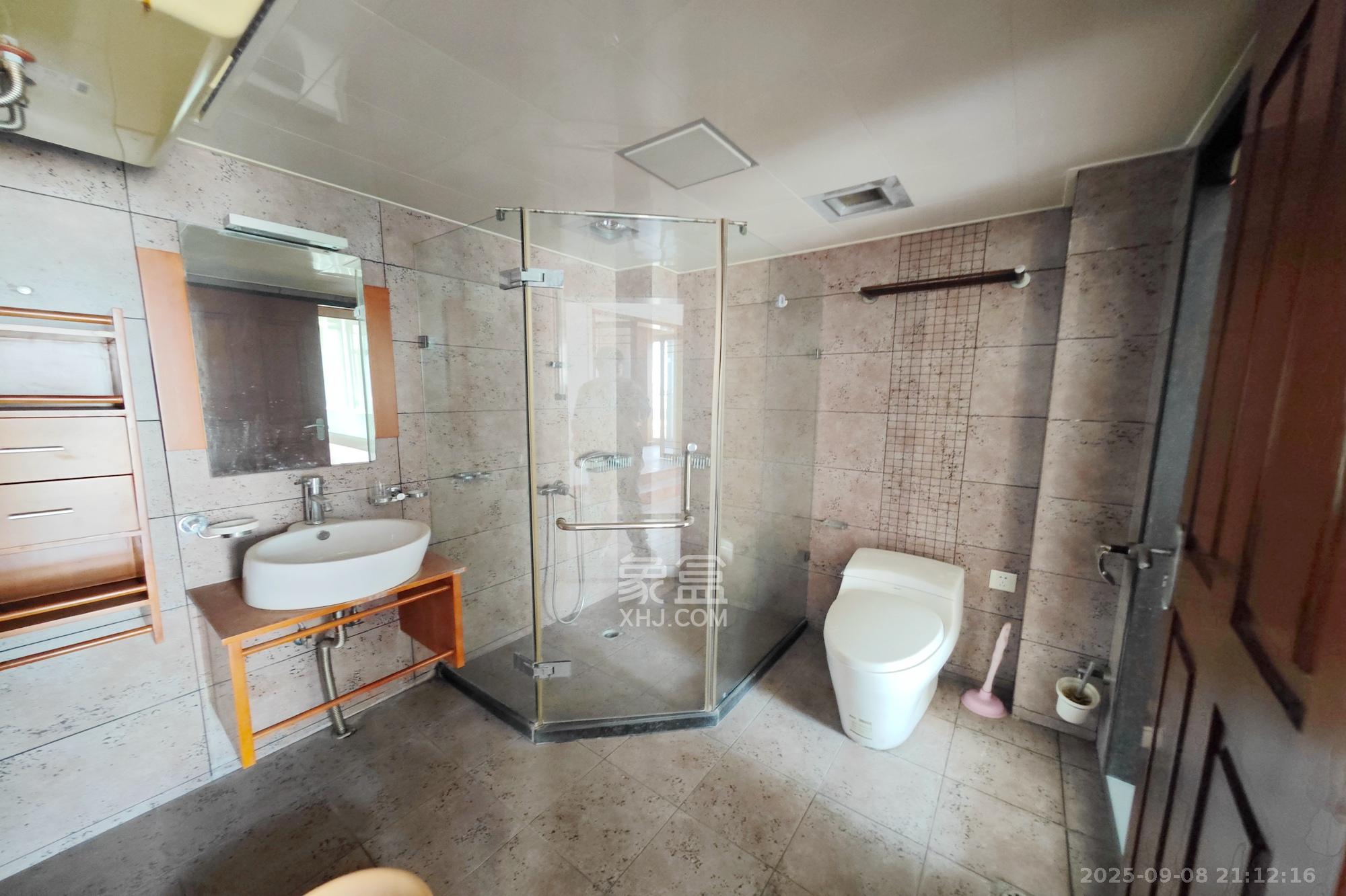 美林景园  6室2厅3卫    170.0万 美林景园  6室2厅3卫    170.0万其他