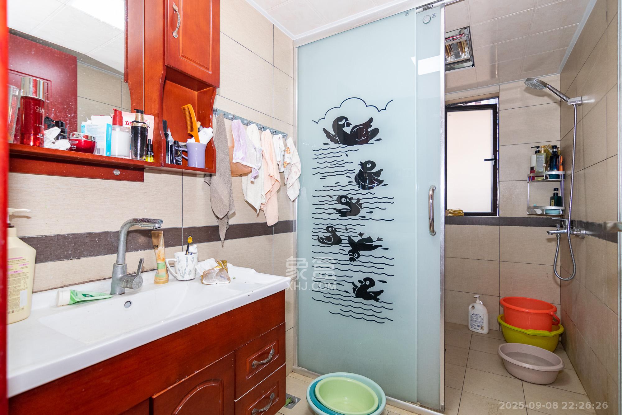 新城国际花都 3室2厅2卫 65.0万 新城国际花都 3室2厅2卫 65.0万卫生间