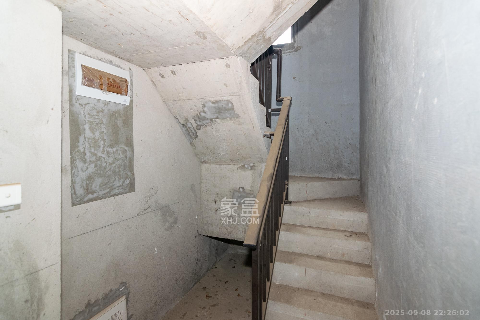 新城国际花都  4室2厅2卫    120.0万其他