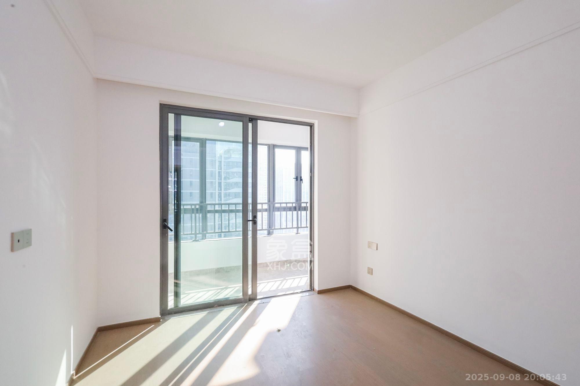 复地滨江金融中心  4室2厅2卫    4500.0元/月 复地滨江金融中心  4室2厅2卫    4500.0元/月室内图