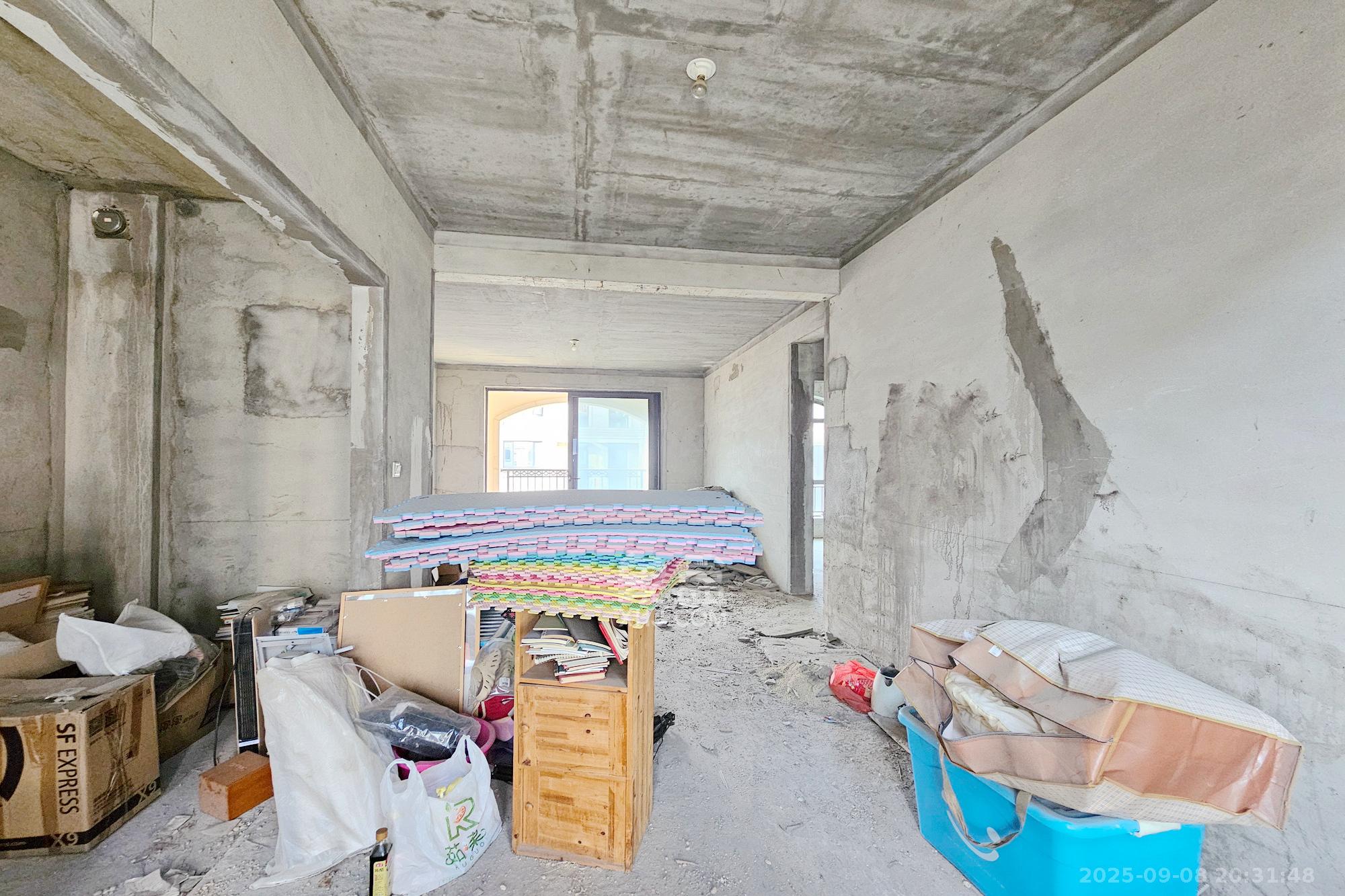 明昇壹城（明昇时代广场）一期  6室2厅4卫    388.0万客厅