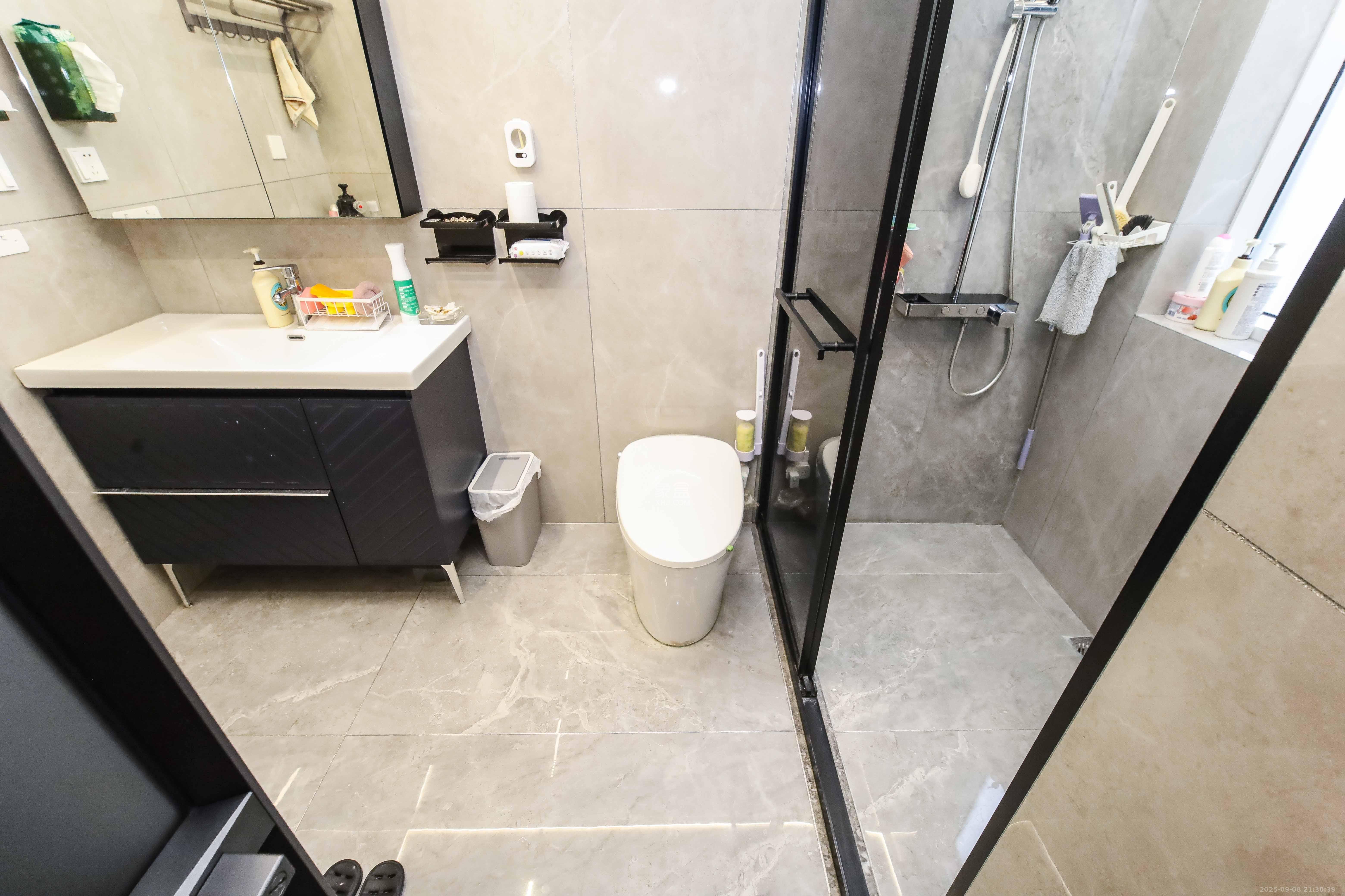 腾达家园（市交通局职工宿舍）  5室3厅2卫    210.0万卫生间