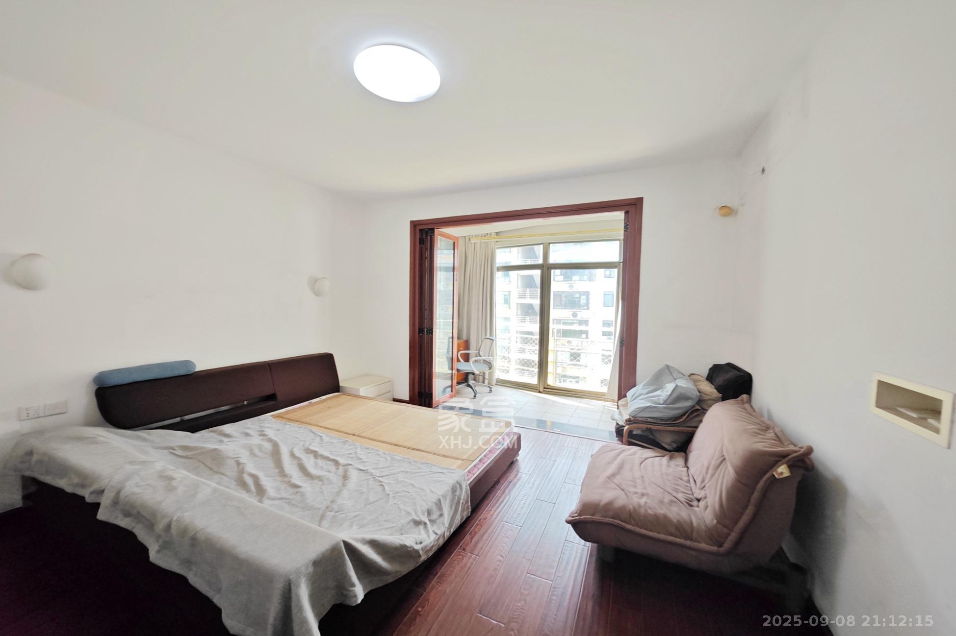 美林景园  6室2厅3卫    170.0万卧室