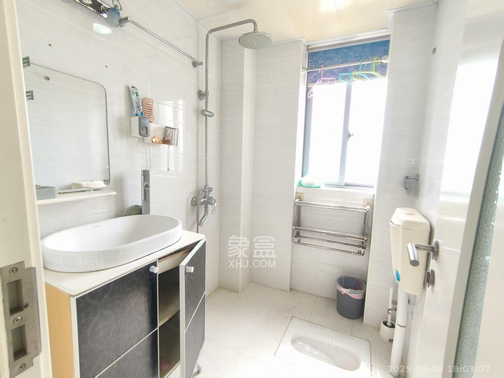 上海城小区  1室1厅1卫   1700.00元/月室内图