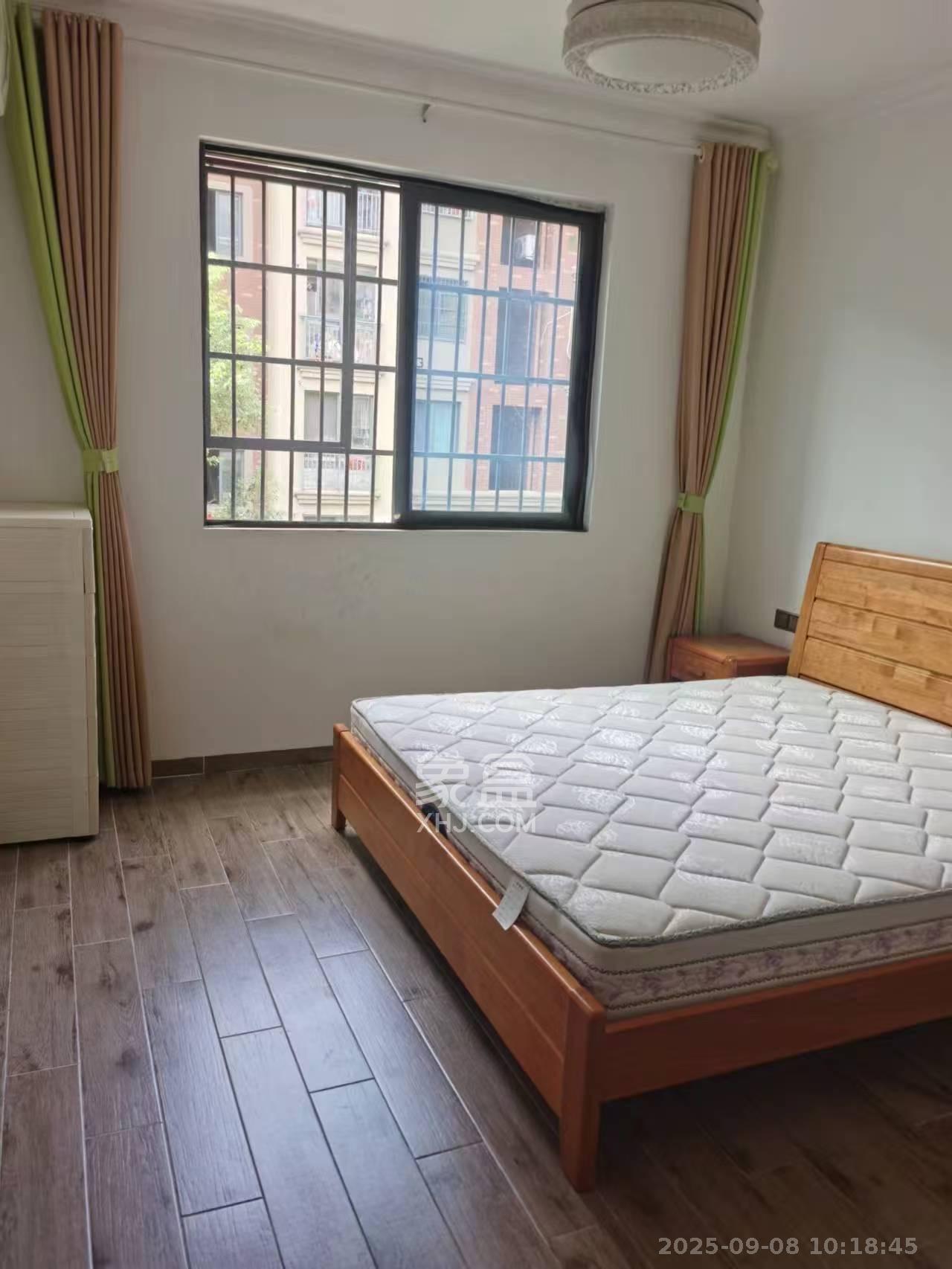 澳海月亮湾  3室2厅1卫    1600.0元/月室内图