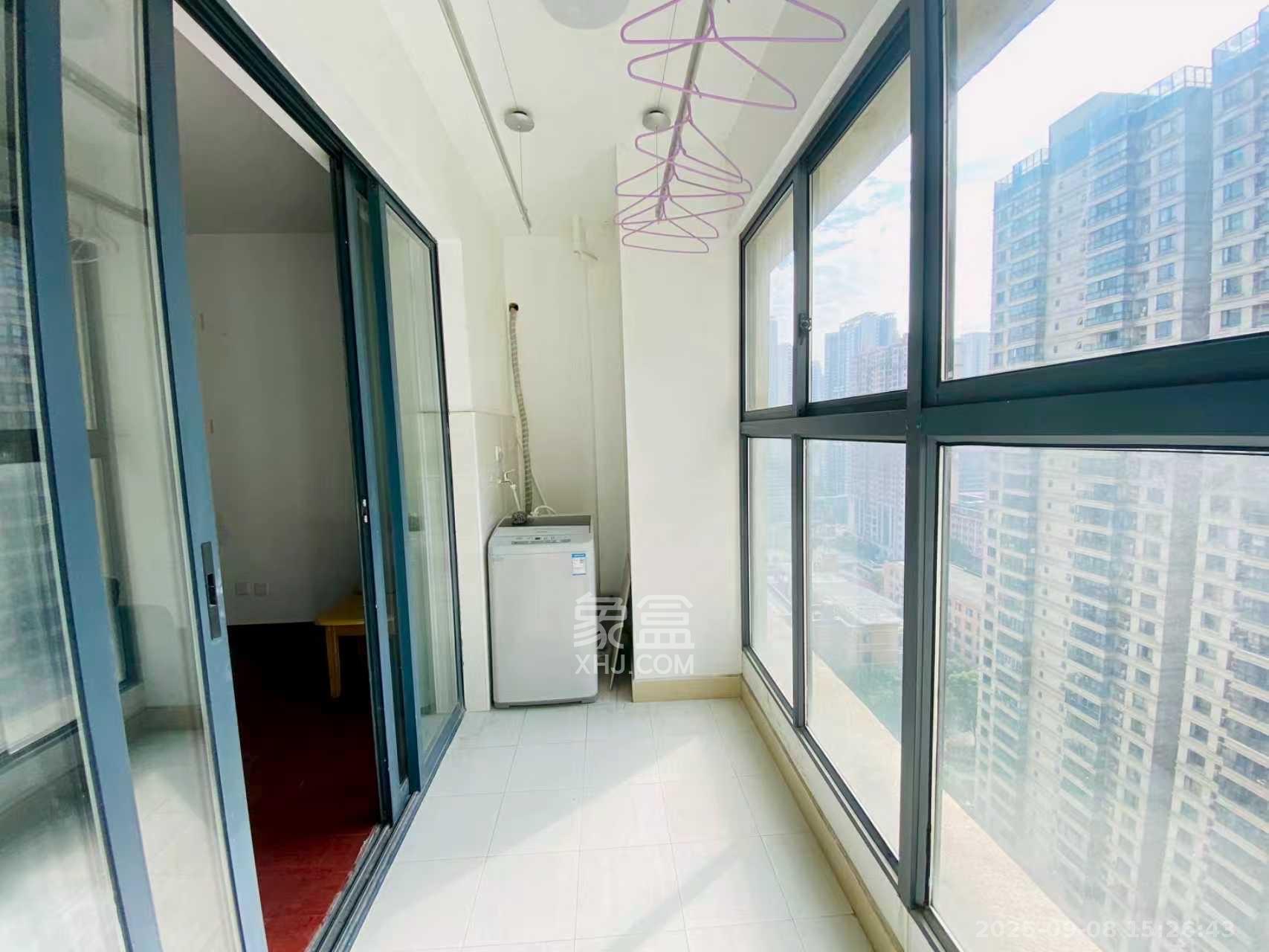 奥克斯广场  4室2厅1卫    3200.0元/月室内图