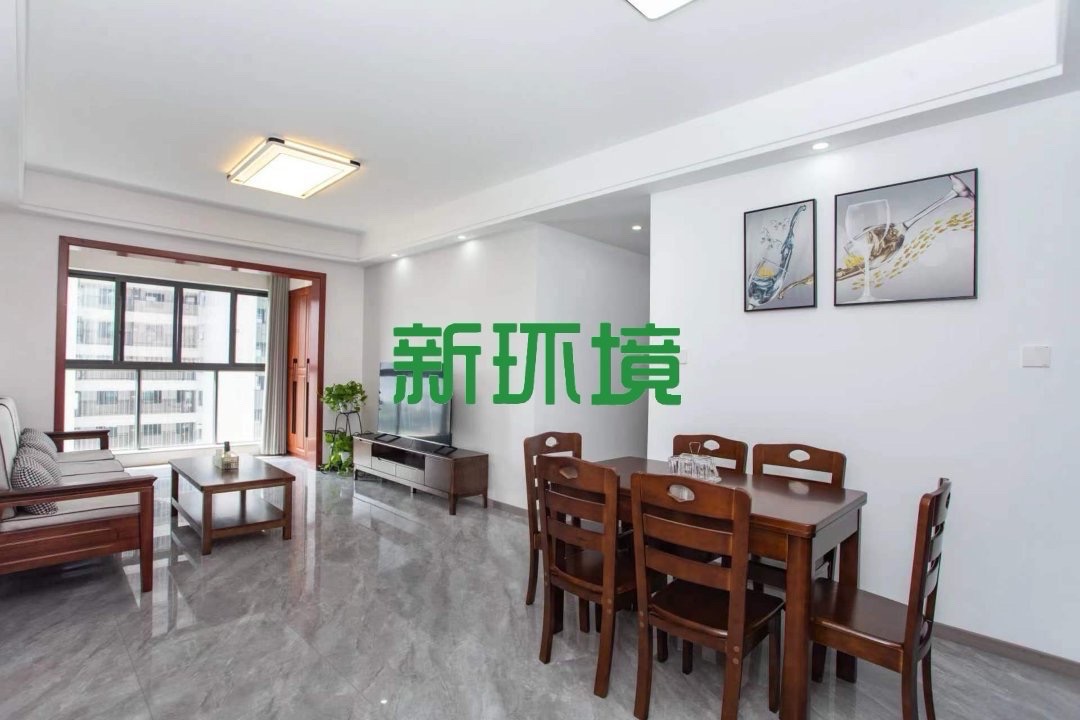 东岳新外滩  3室2厅2卫   71.80万客厅
