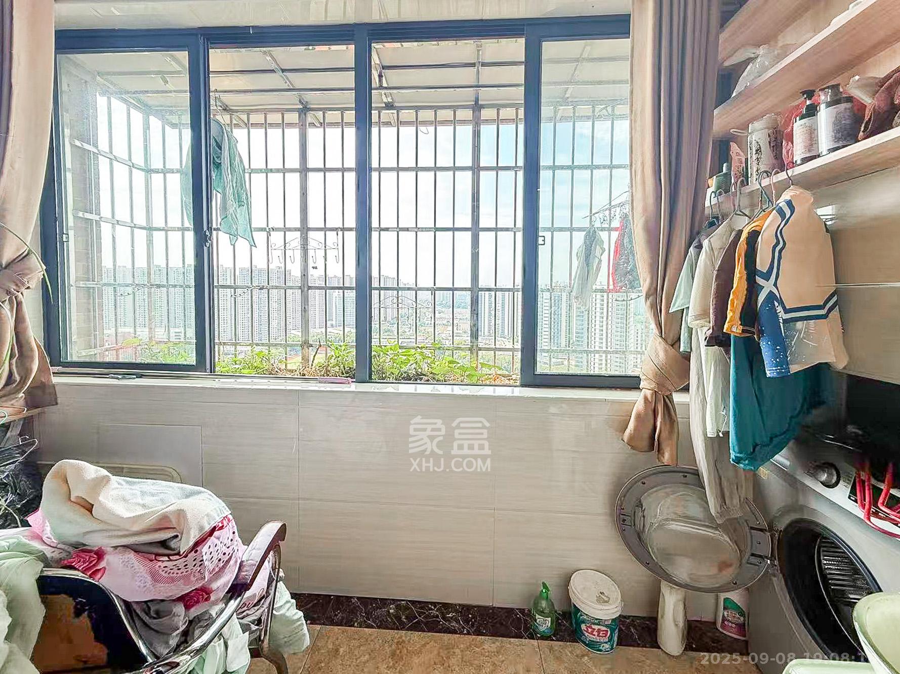 月亮湾草莓街区一、二期  3室2厅1卫    68.8万 月亮湾草莓街区一、二期  3室2厅1卫    68.8万阳台