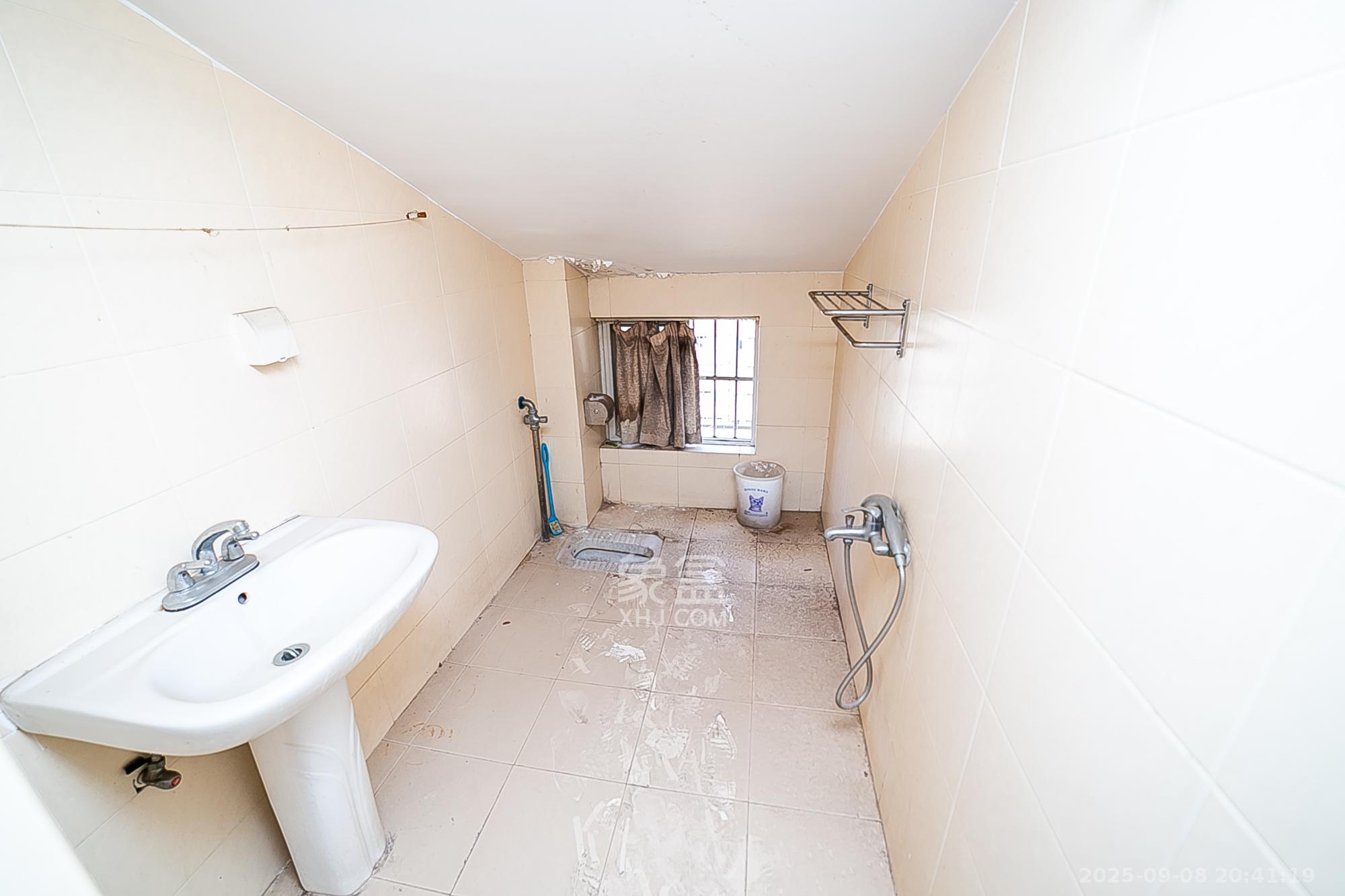 富绿新村  3室2厅1卫    59.8万 富绿新村  3室2厅1卫    59.8万卫生间