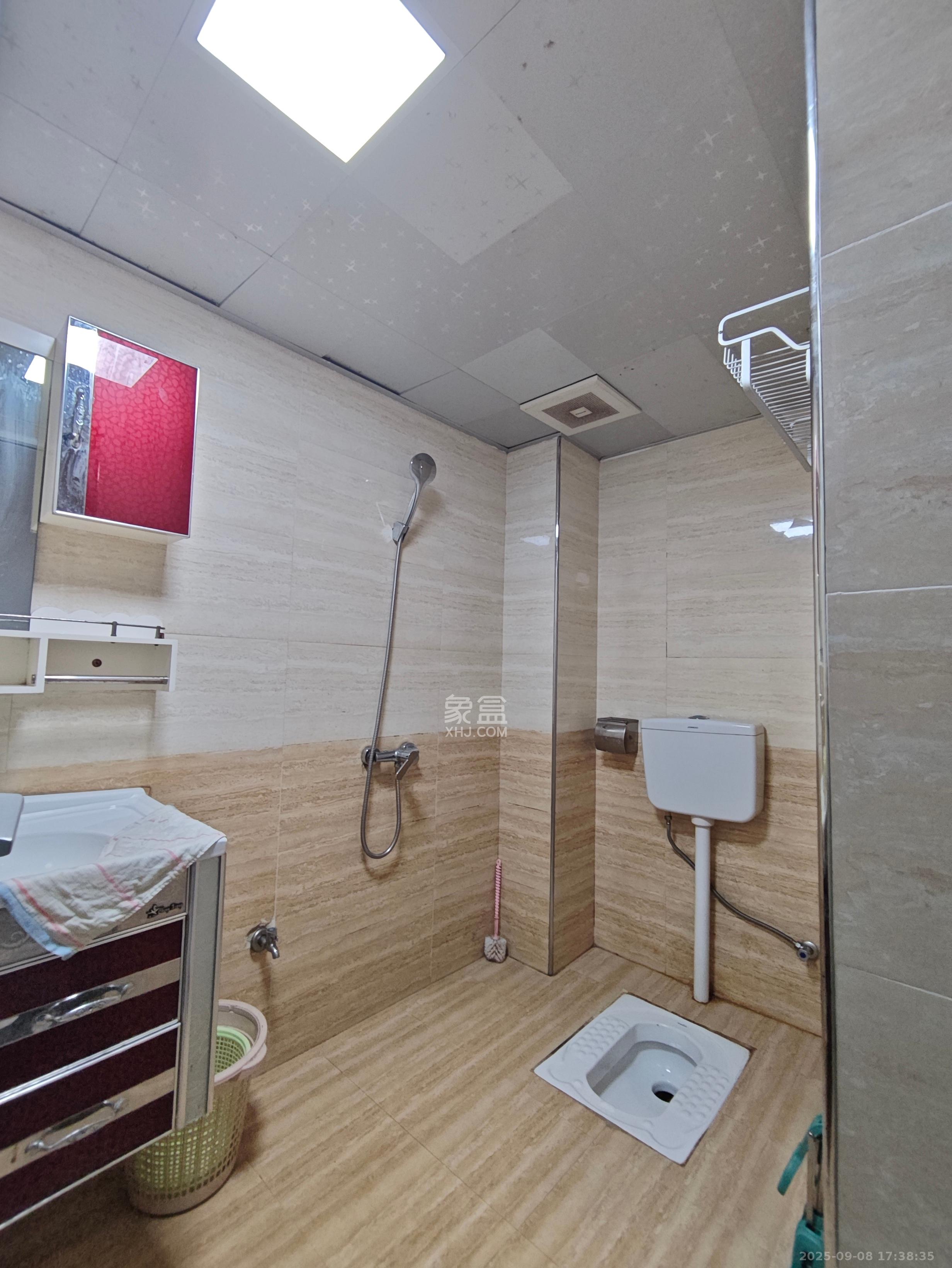 圣力华苑  3室2厅1卫    1600.0元/月 圣力华苑  3室2厅1卫    1600.0元/月