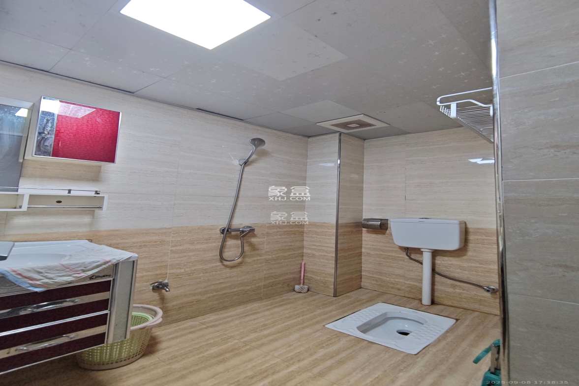 圣力华苑 3室2厅1卫 1600.00元/月 圣力华苑 3室2厅1卫 1600.00元/月室内图