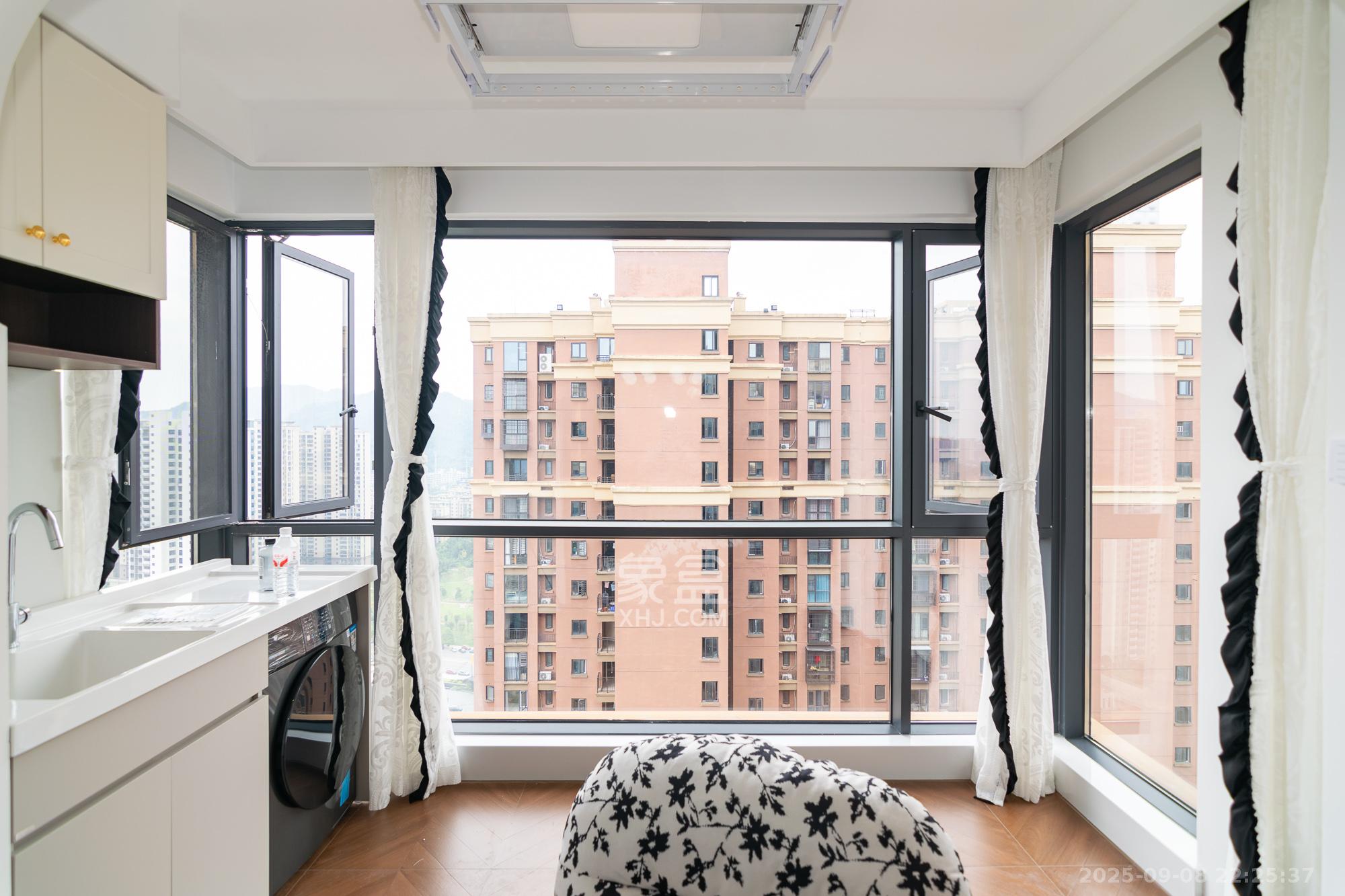 新城国际花都  3室2厅2卫    78.8万阳台