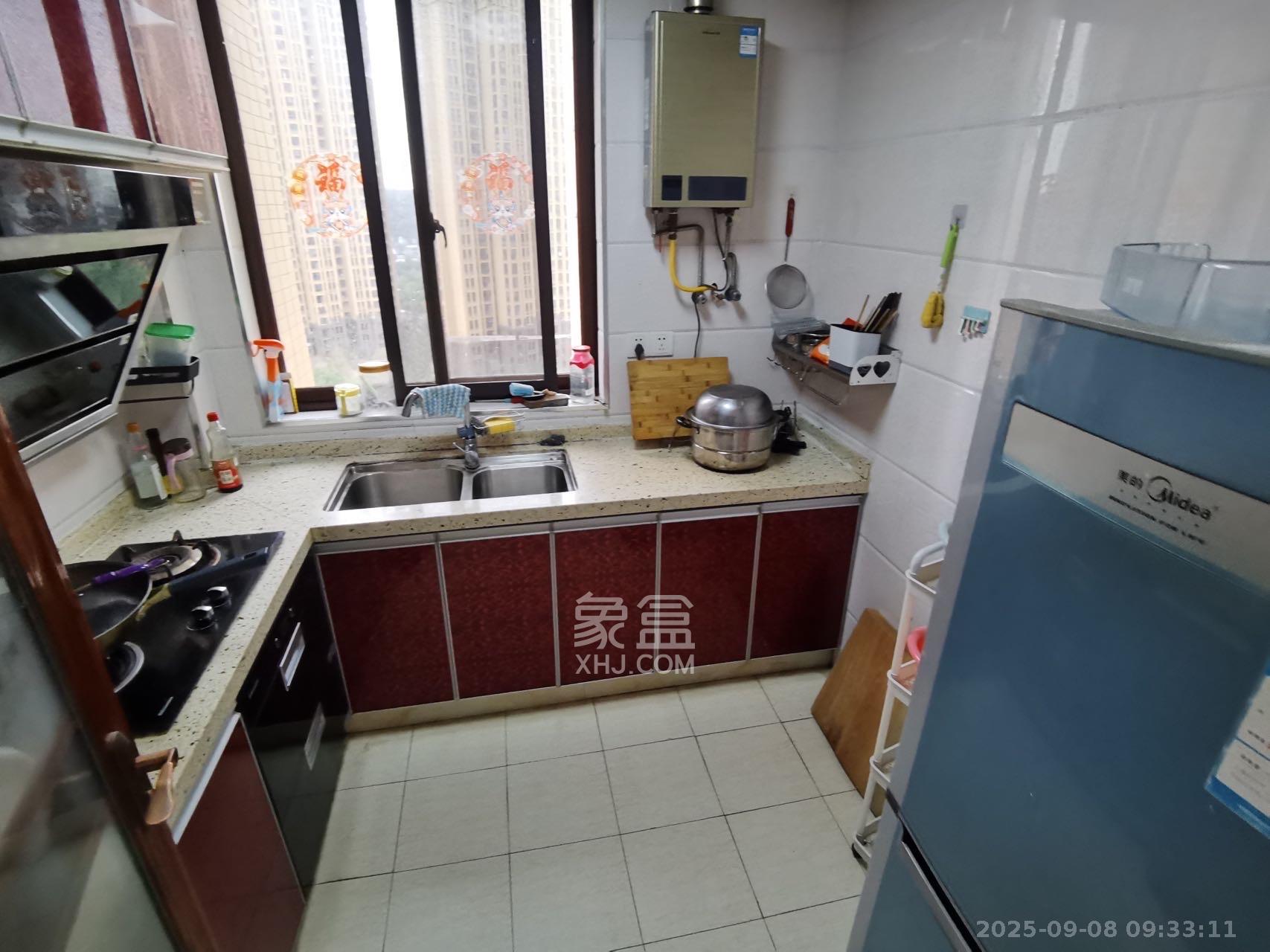 欧莱雅郡  3室2厅1卫    2000.0元/月 欧莱雅郡  3室2厅1卫    2000.0元/月室内图