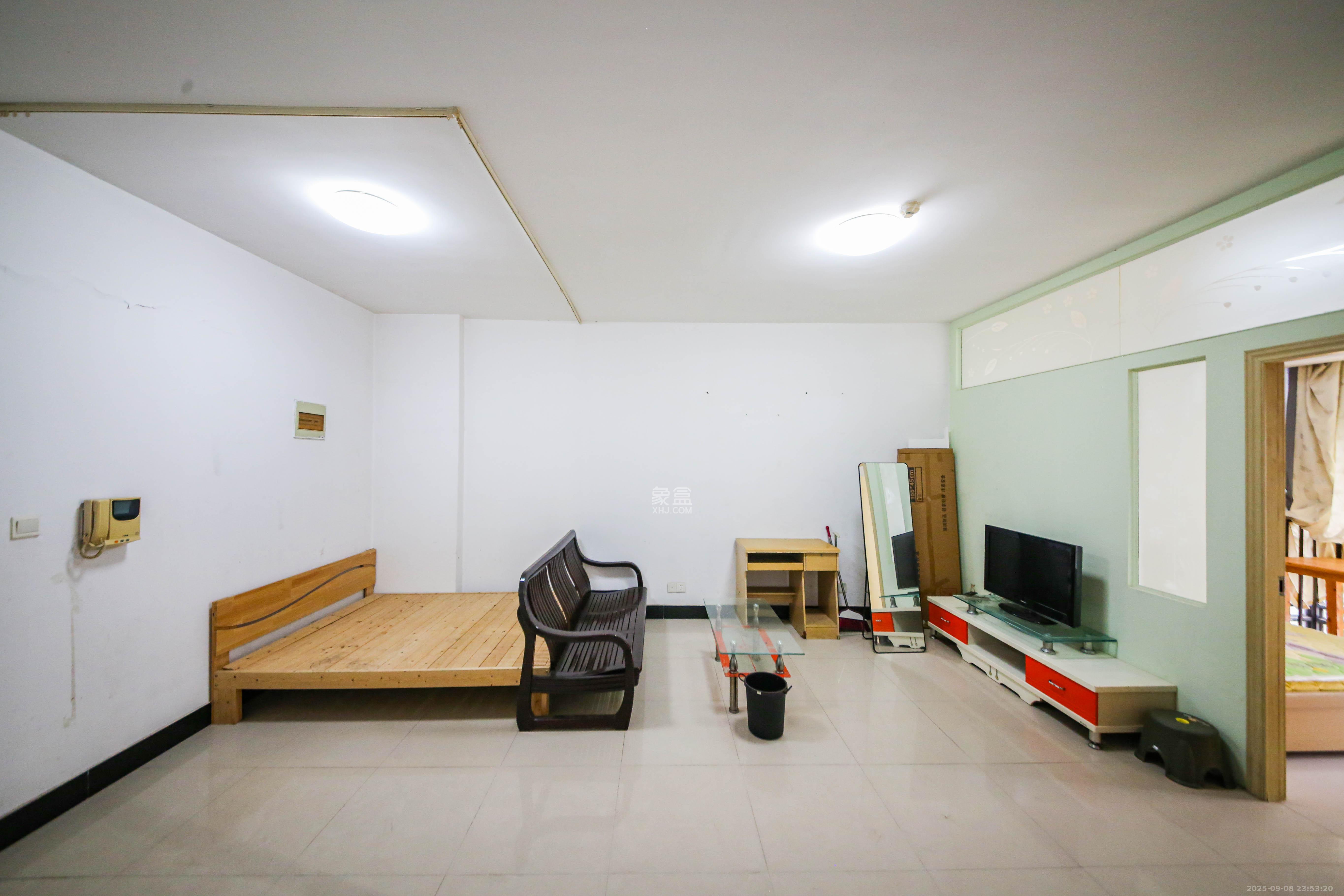 满庭芳小区  1室1厅1卫    50.4万客厅