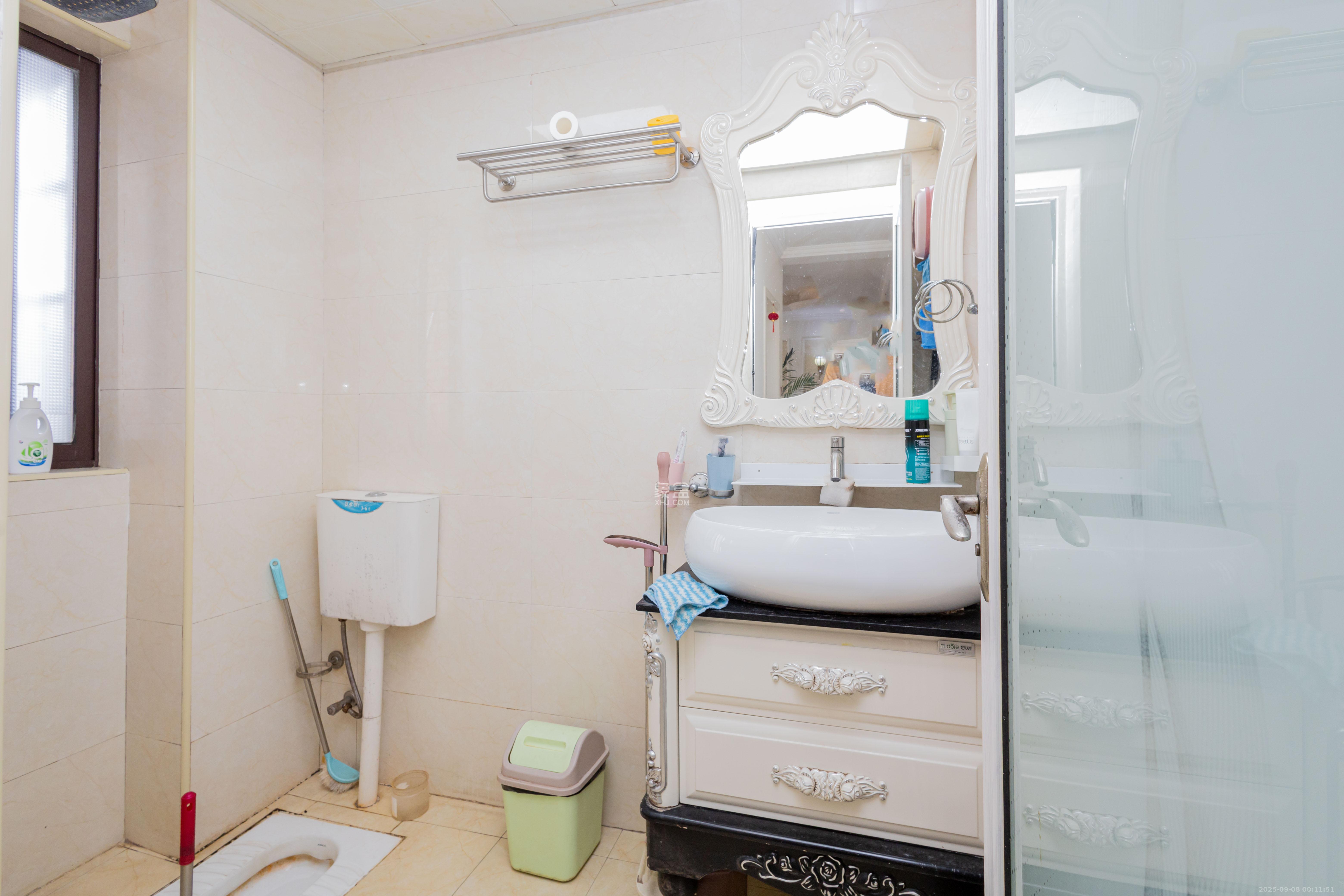 三景华御 2室2厅1卫 59.8万 三景华御 2室2厅1卫 59.8万卫生间