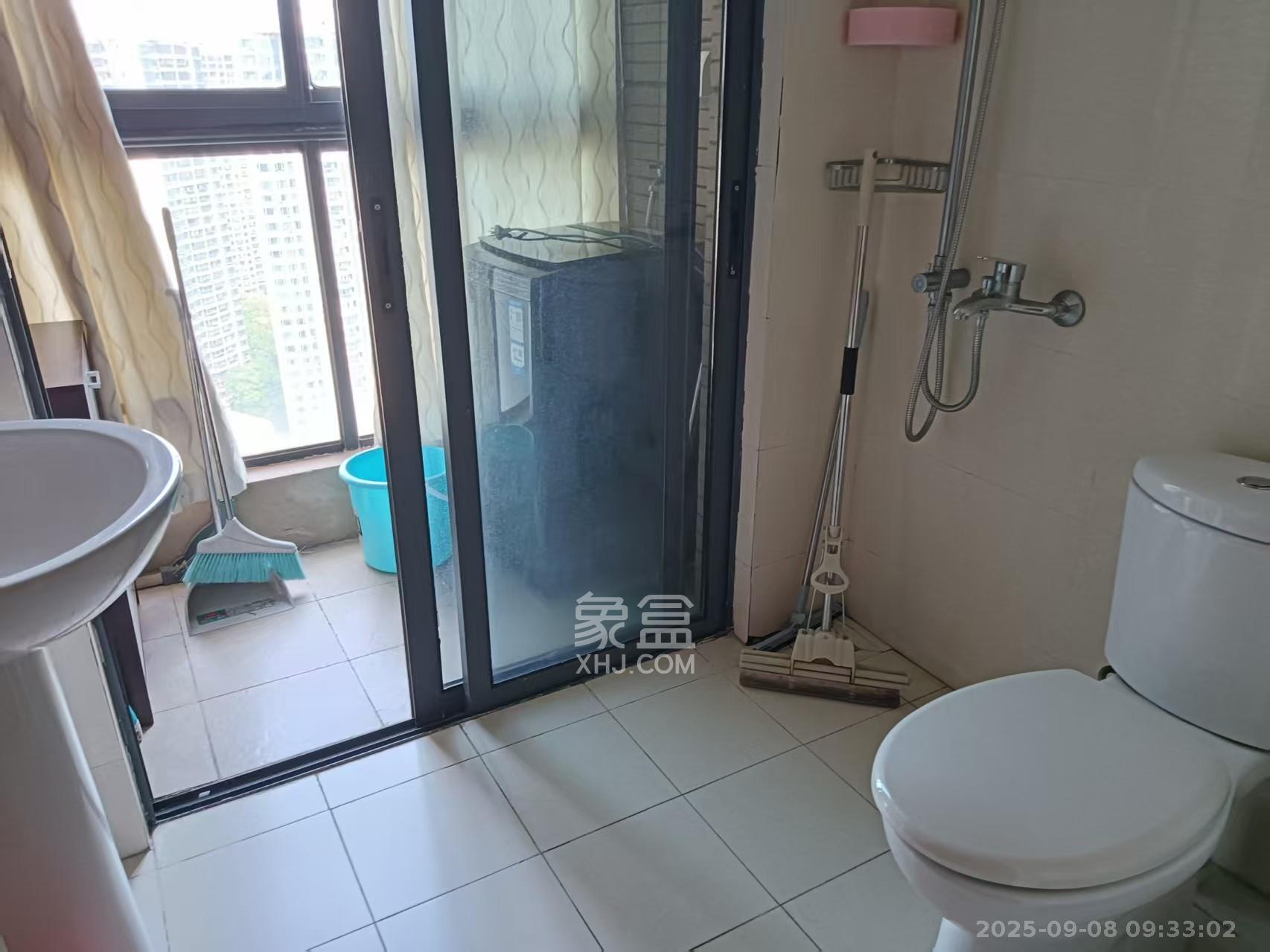 藏珑湖上国际花园 1室1厅1卫 1600.0元/月 藏珑湖上国际花园 1室1厅1卫 1600.0元/月室内图