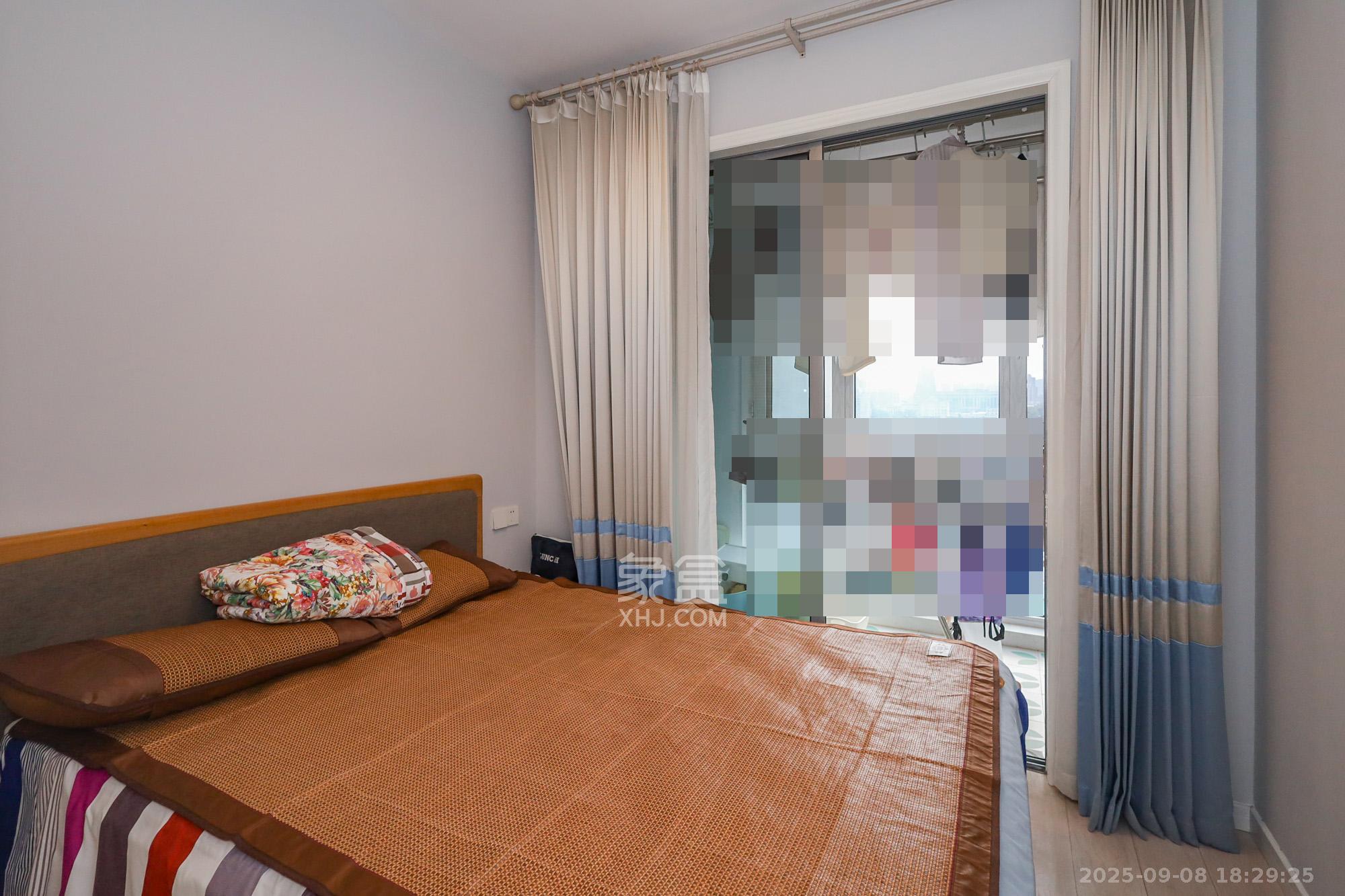 八方小区B区 3室2厅2卫 390.0万 八方小区B区 3室2厅2卫 390.0万卧室