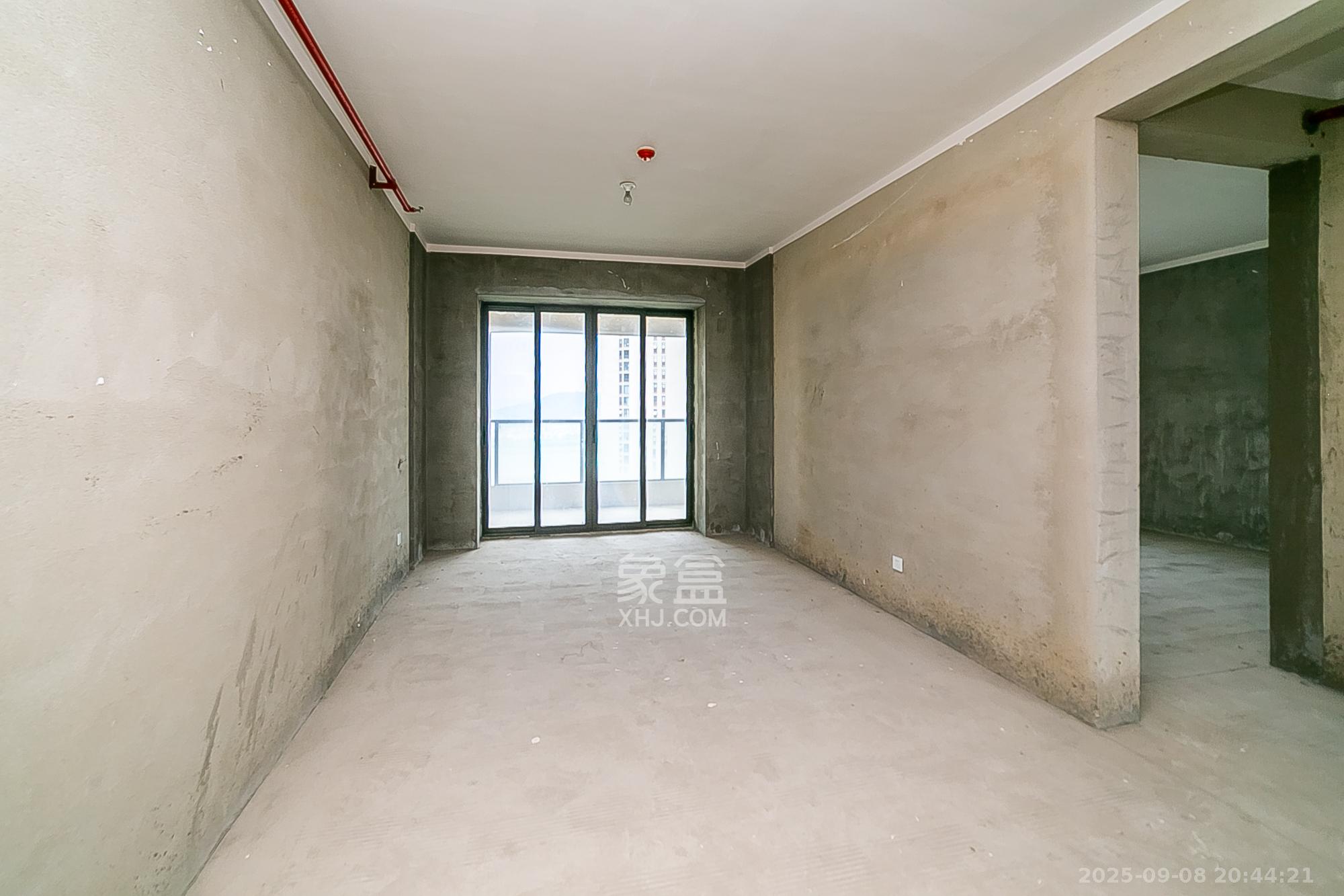 中建江山壹号  6室2厅4卫    708.0万 中建江山壹号  6室2厅4卫    708.0万卧室