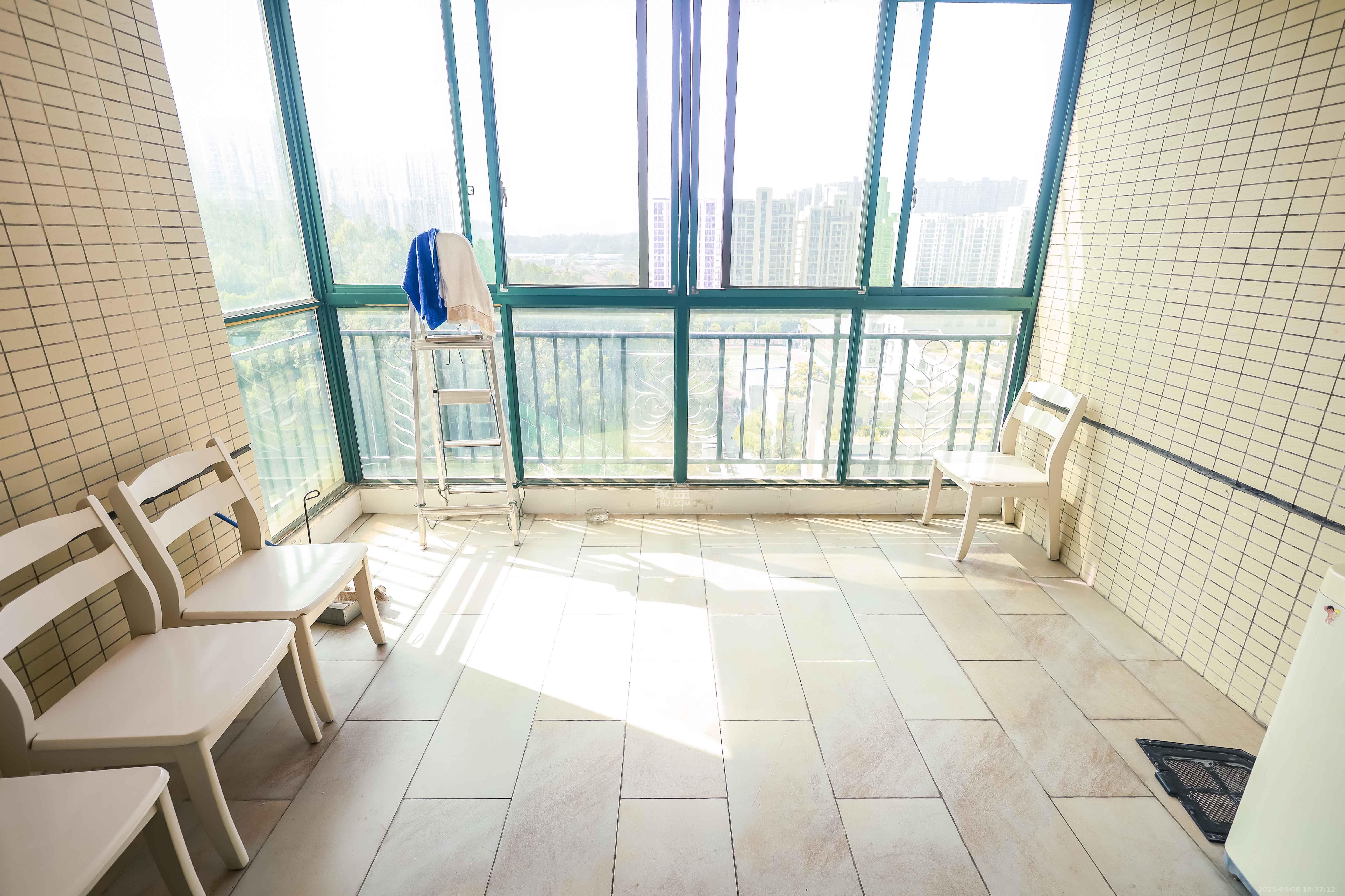 恒大华府 2室2厅1卫 120.0万 恒大华府 2室2厅1卫 120.0万阳台