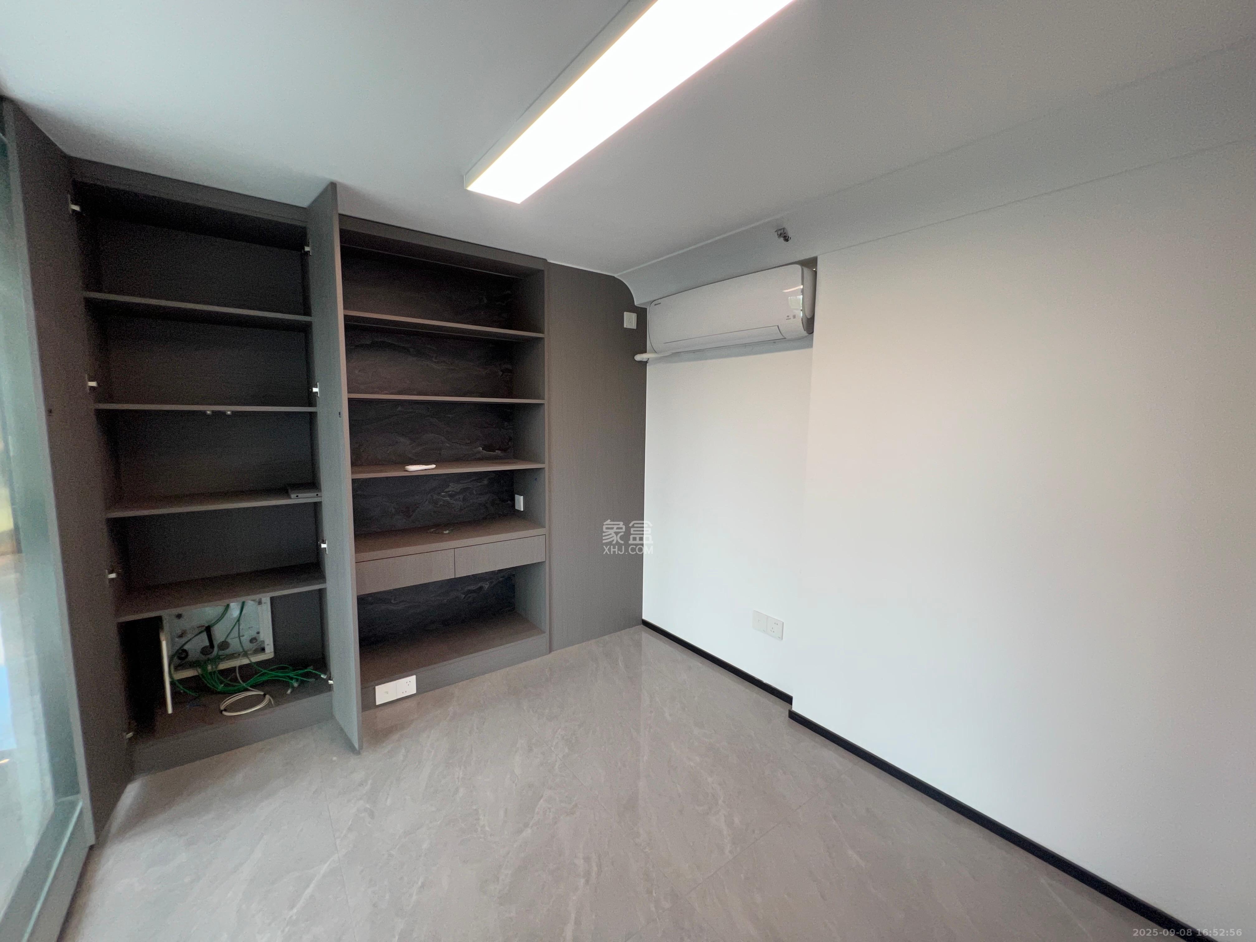 京武浪琴山三期(京武中心) 3室2厅1卫 8200.0元/月 京武浪琴山三期(京武中心) 3室2厅1卫 8200.0元/月室内图