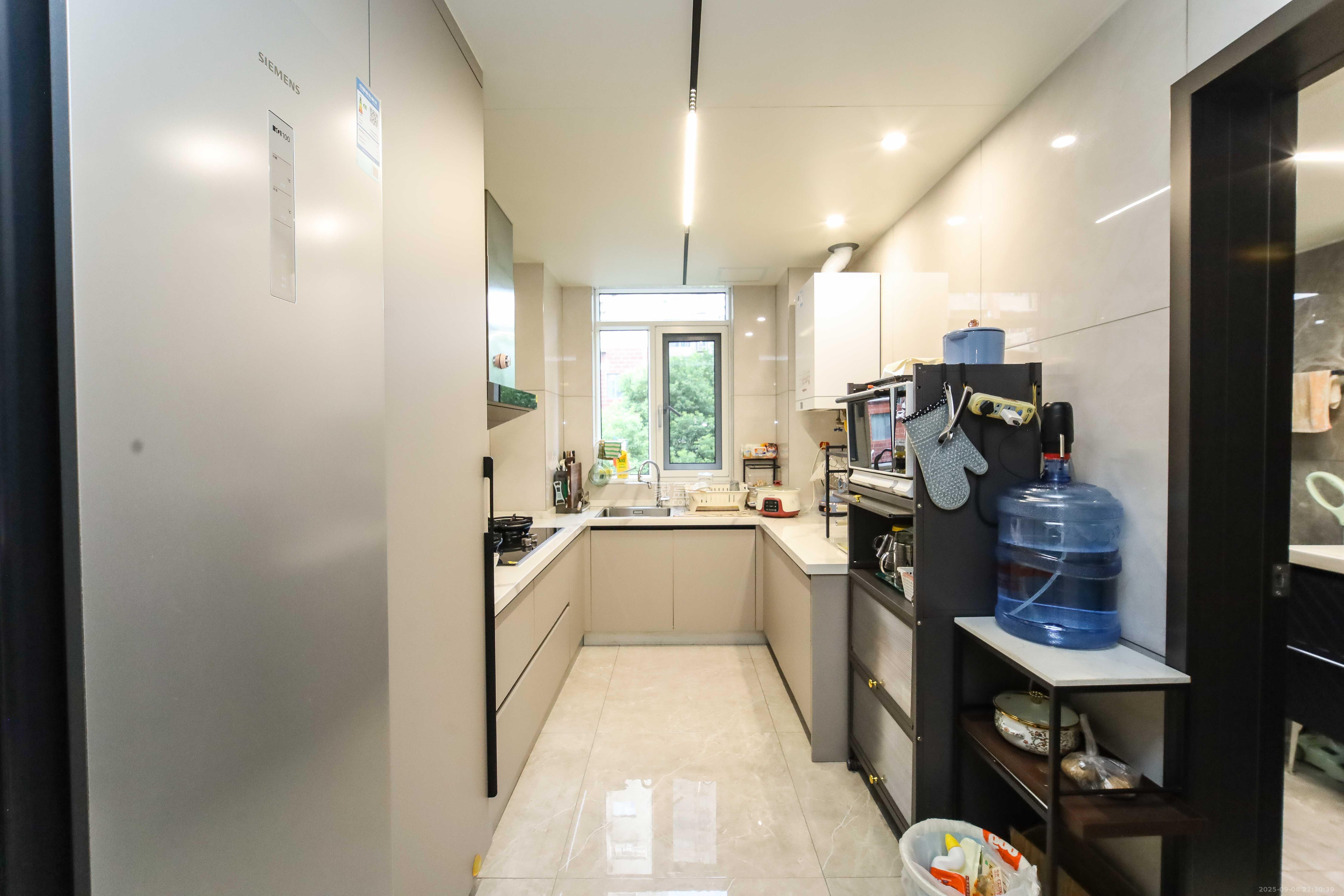 腾达家园(市交通局职工宿舍) 5室3厅2卫 210.0万 腾达家园(市交通局职工宿舍) 5室3厅2卫 210.0万厨房