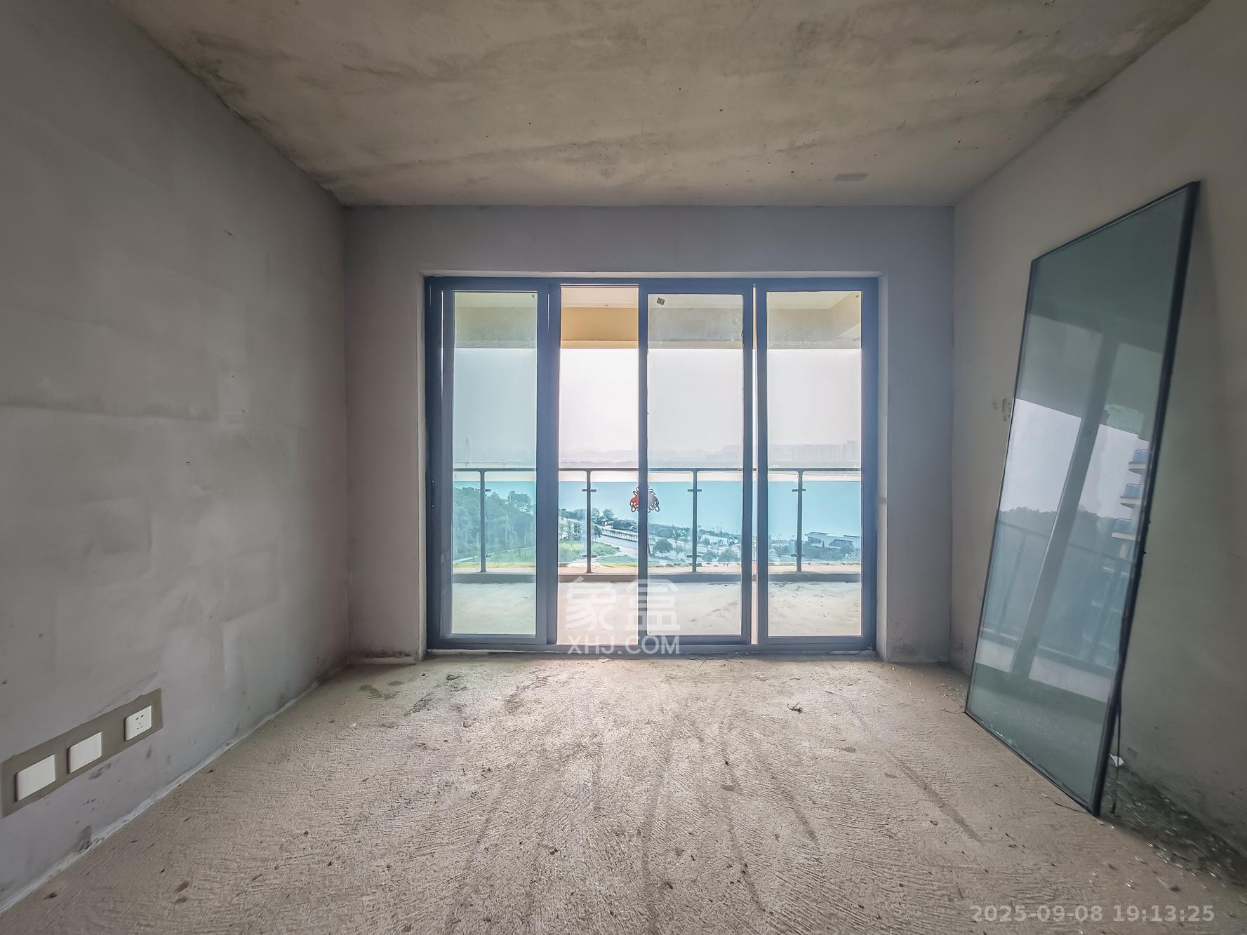 地铁中建江山玖樾  4室2厅2卫    325.0万卧室