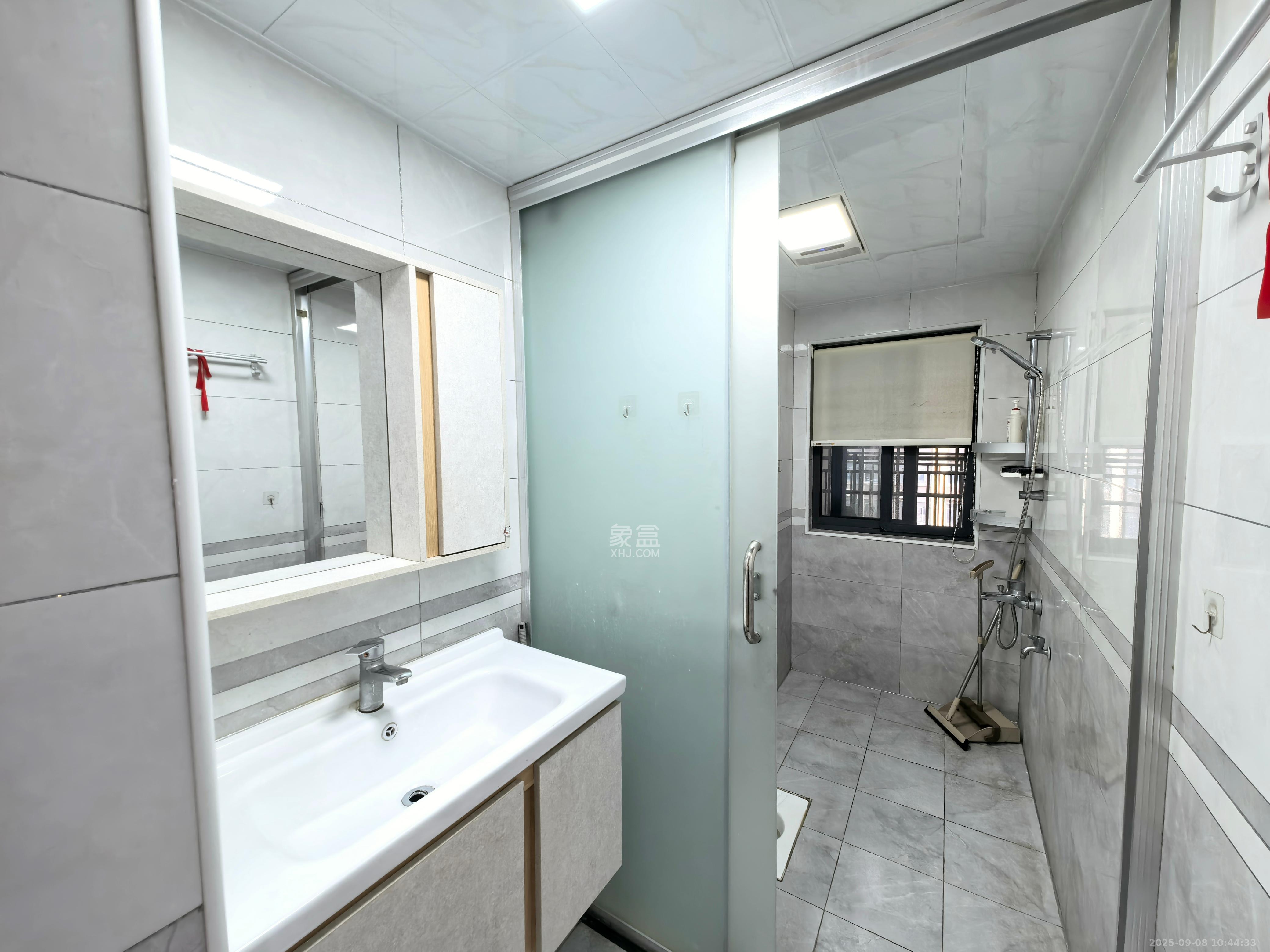 枫林雅苑(雷锋机电市场二期) 3室2厅2卫 2000.0元/月 枫林雅苑(雷锋机电市场二期) 3室2厅2卫 2000.0元/月室内图