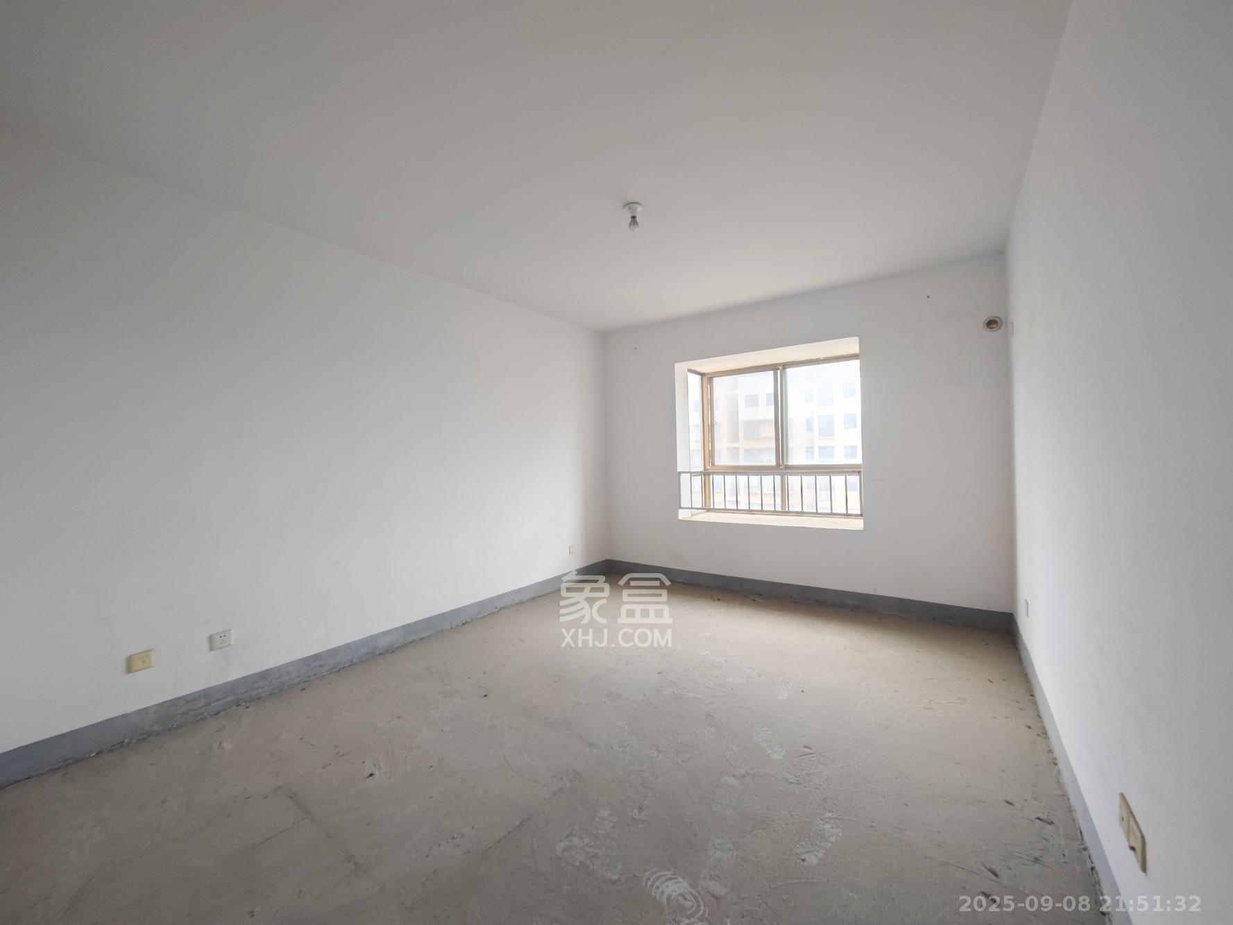 中天瑞景  4室2厅2卫    165.0万卧室