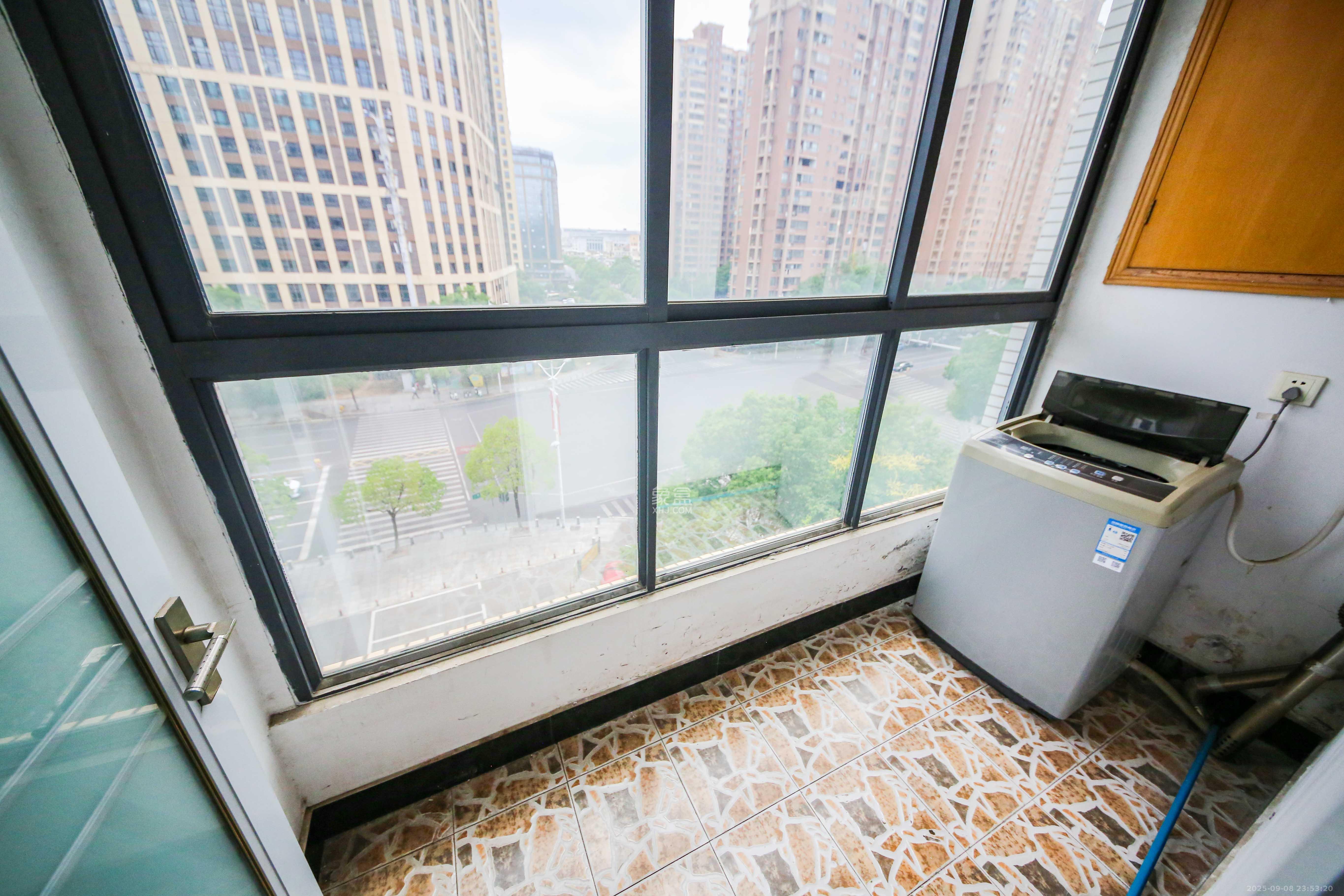 满庭芳小区  1室1厅1卫    50.4万阳台