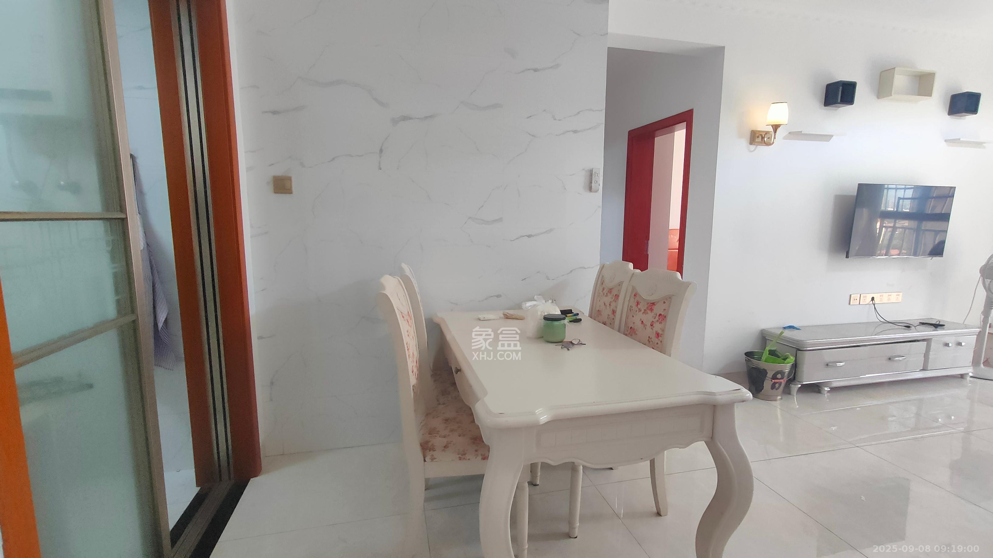 华润置地广场二期  3室2厅2卫    2200.0元/月室内图