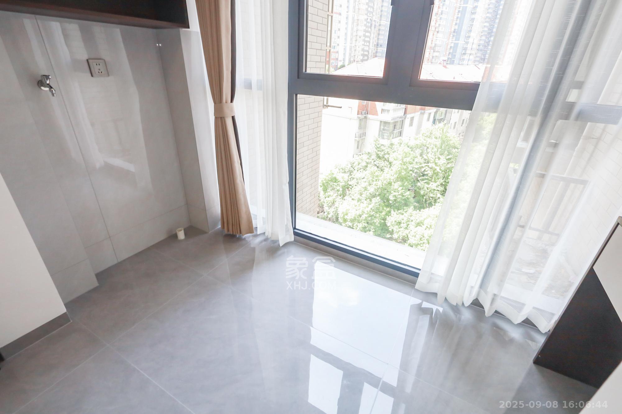 香海西岸 4室2厅2卫 128.8万 香海西岸 4室2厅2卫 128.8万阳台