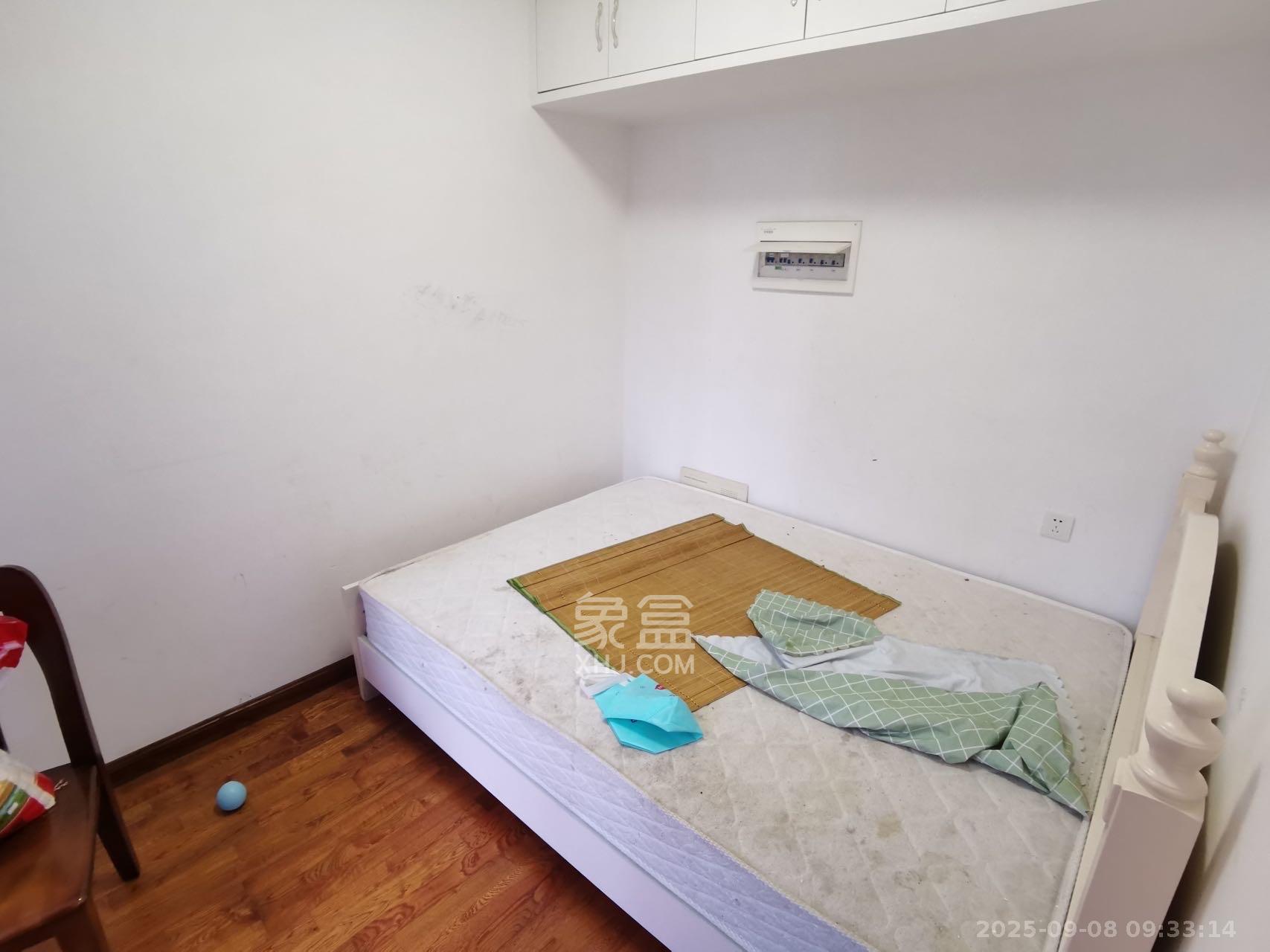 欧莱雅郡  3室2厅1卫    2000.0元/月 欧莱雅郡  3室2厅1卫    2000.0元/月室内图