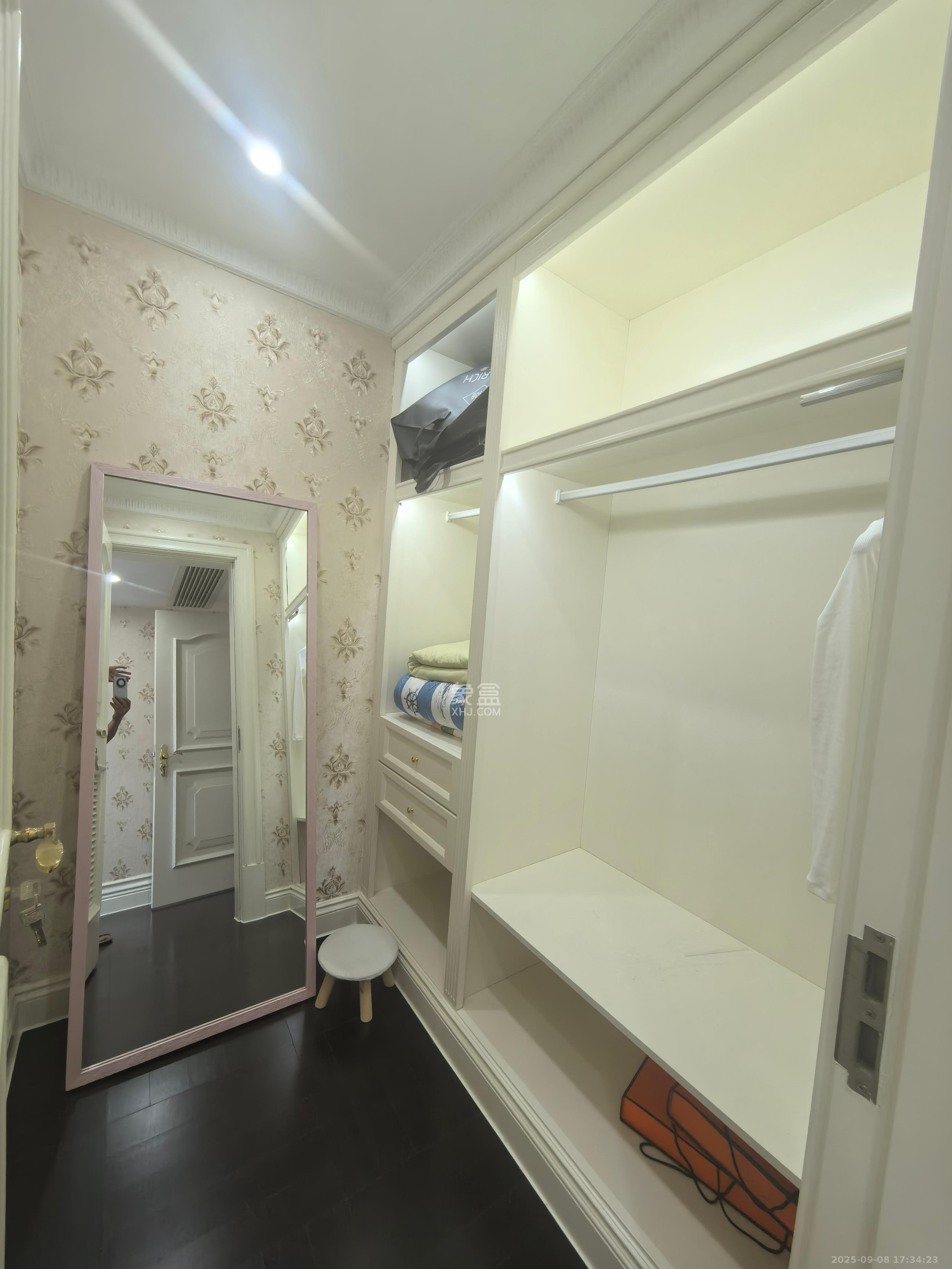 万达公馆 3室2厅4卫 7500.0元/月 万达公馆 3室2厅4卫 7500.0元/月室内图